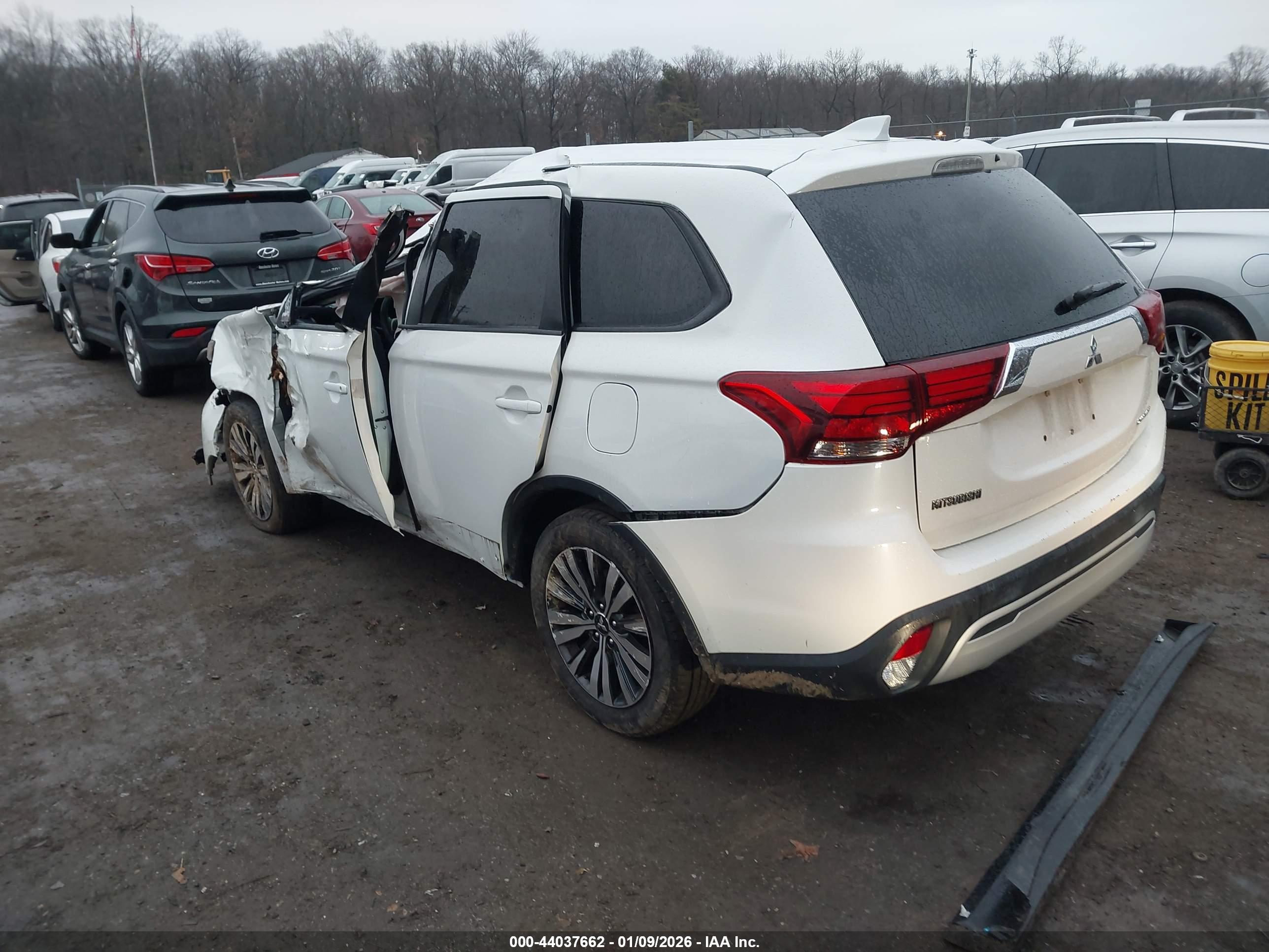 MITSUBISHI OUTLANDER image 3