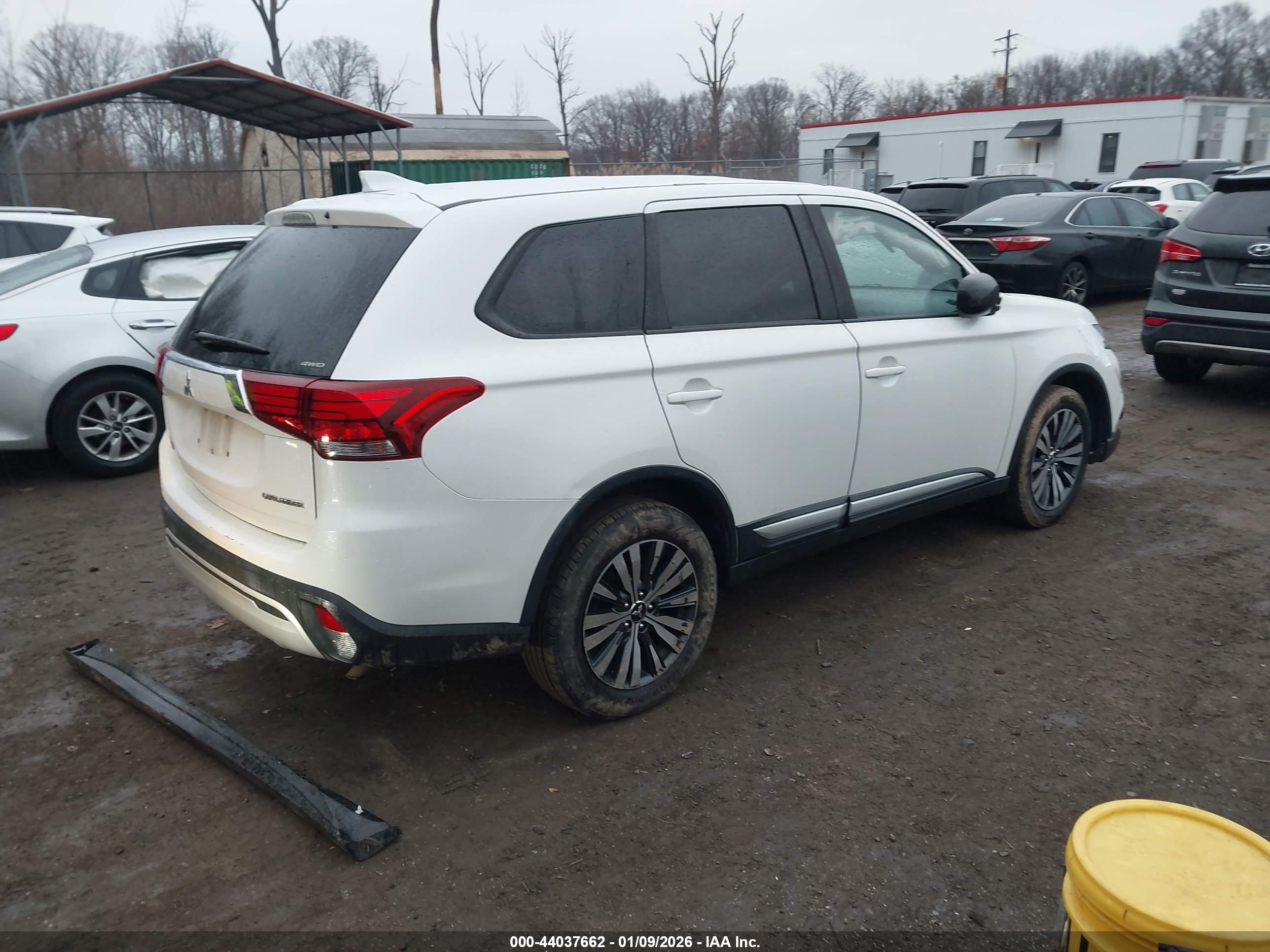 MITSUBISHI OUTLANDER image 4