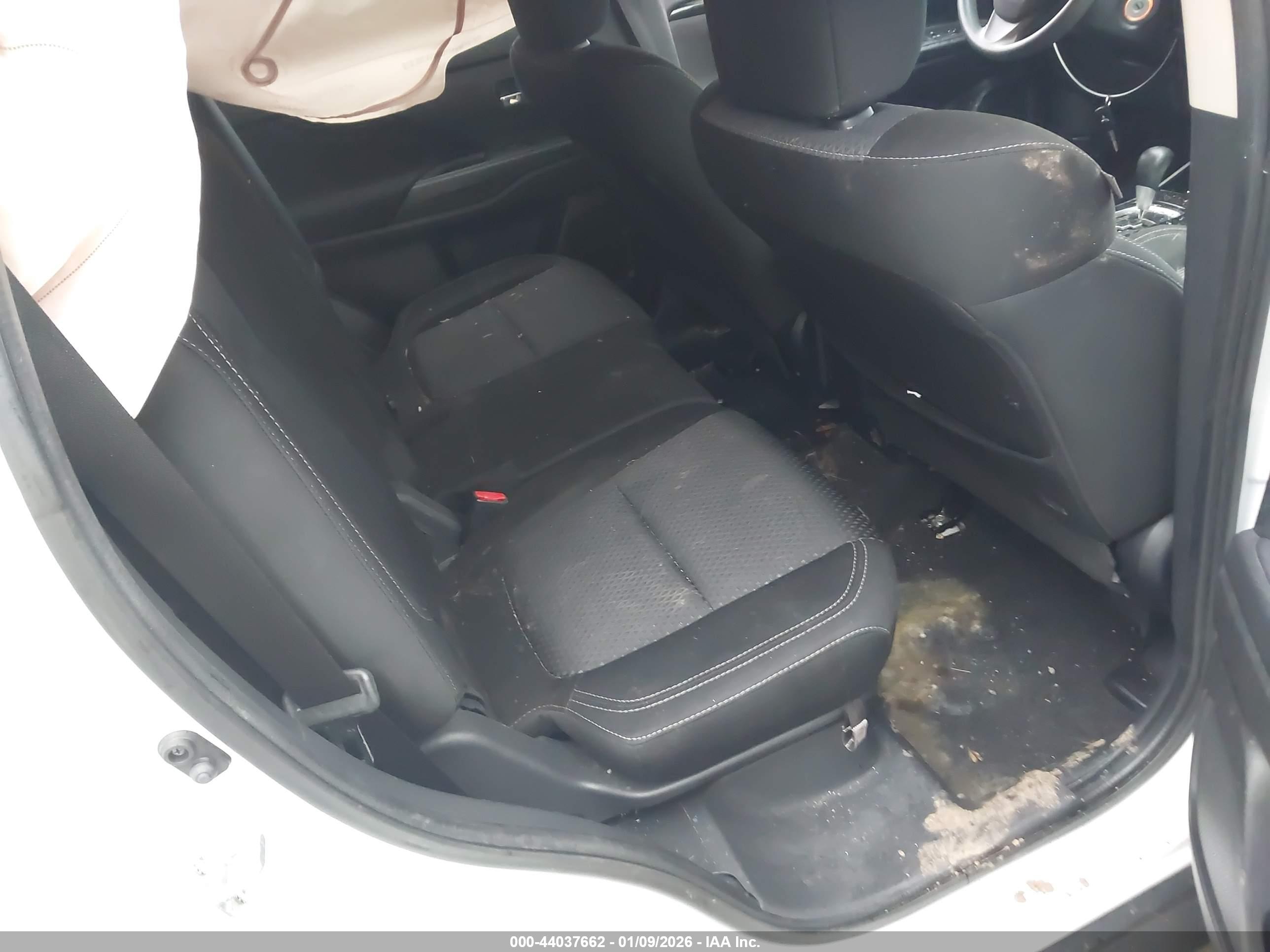 MITSUBISHI OUTLANDER image 8