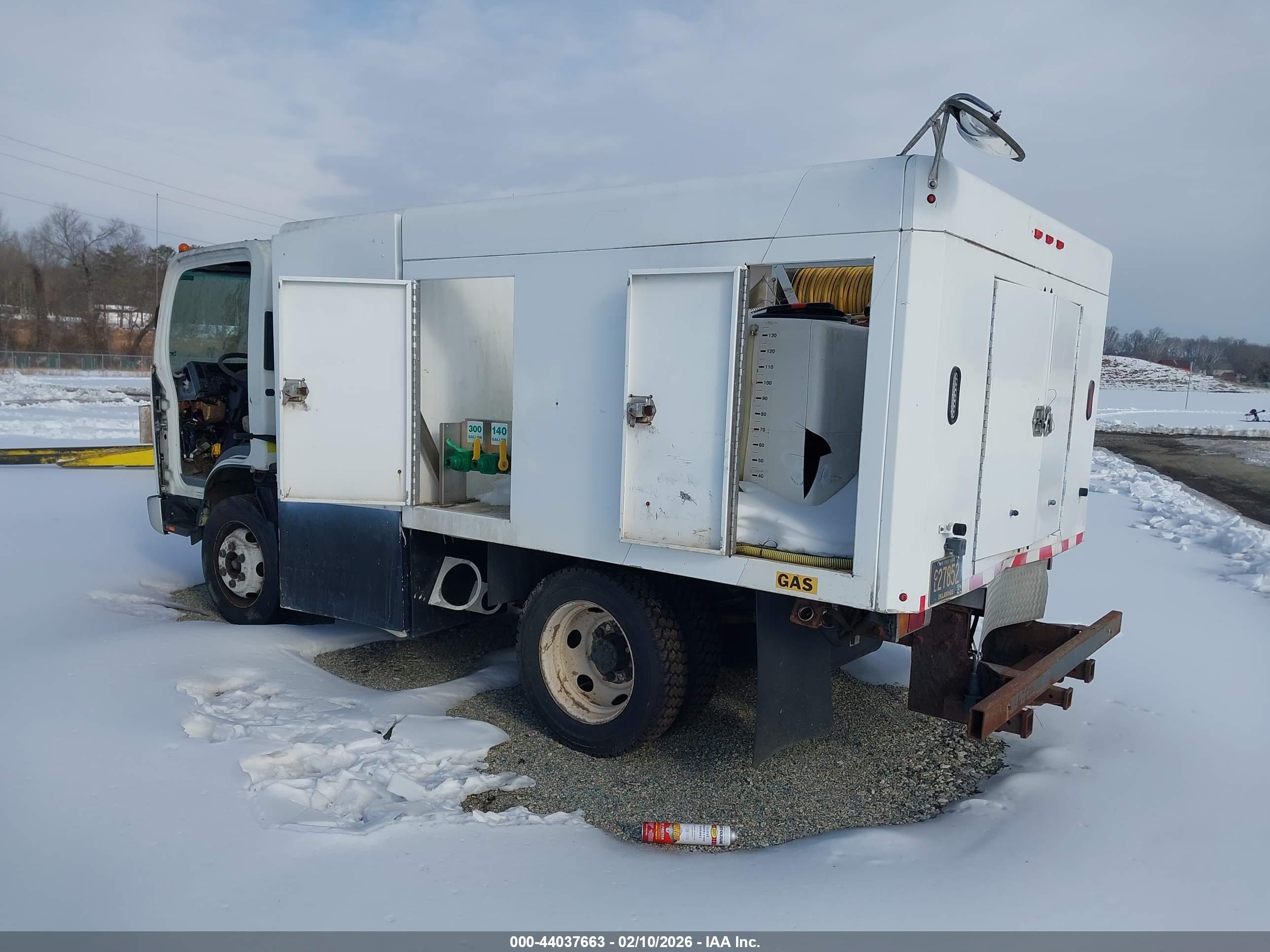 ISUZU NPR image 3