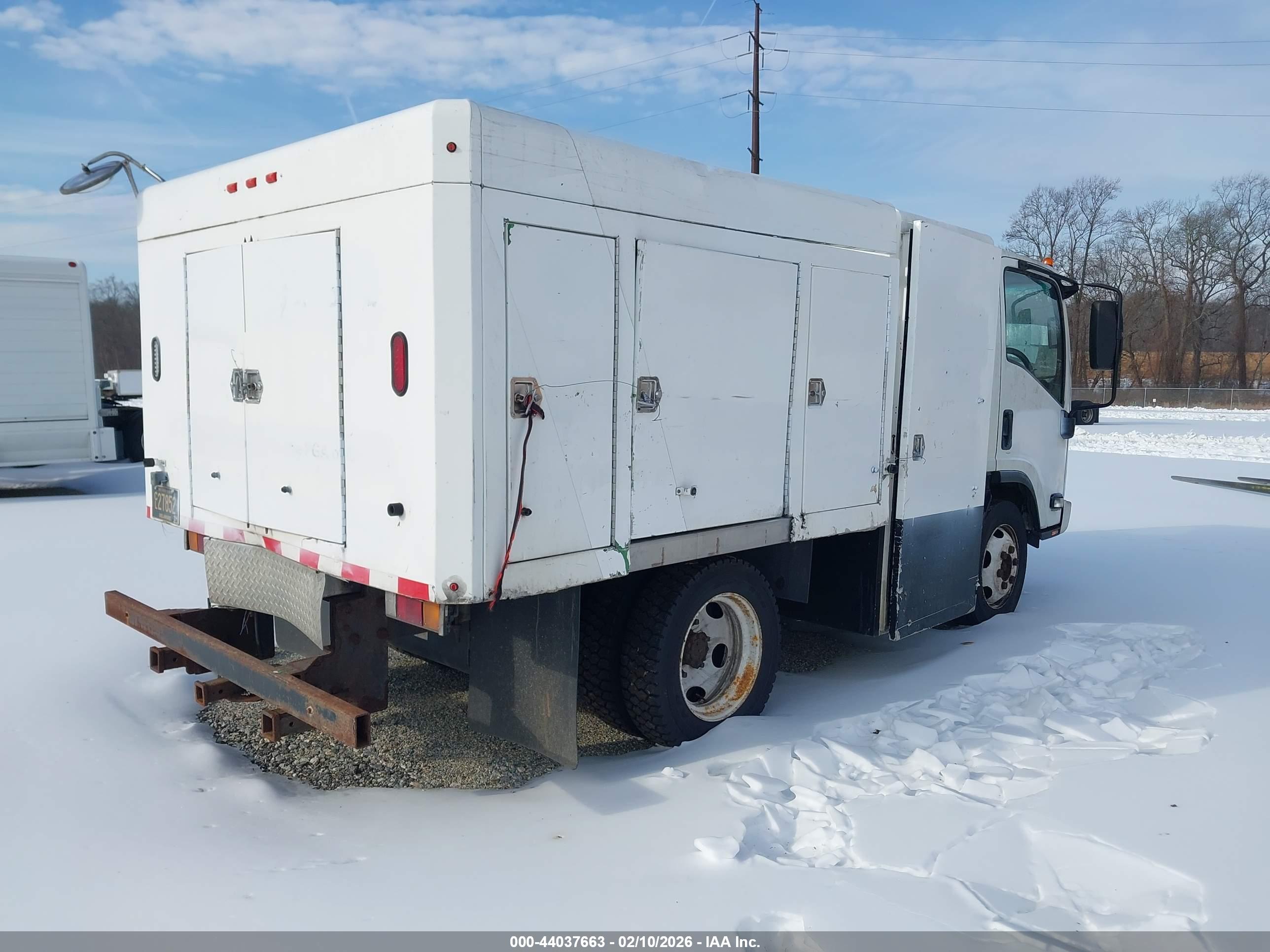 ISUZU NPR image 4