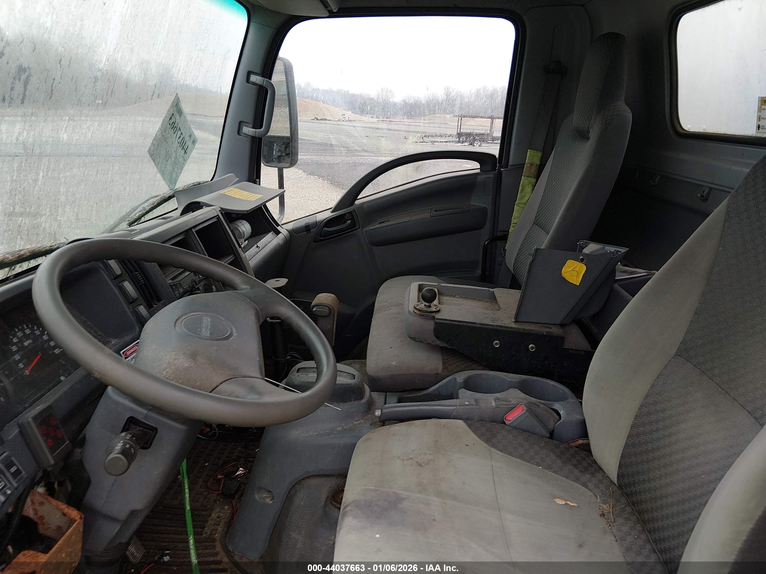 ISUZU NPR image 7