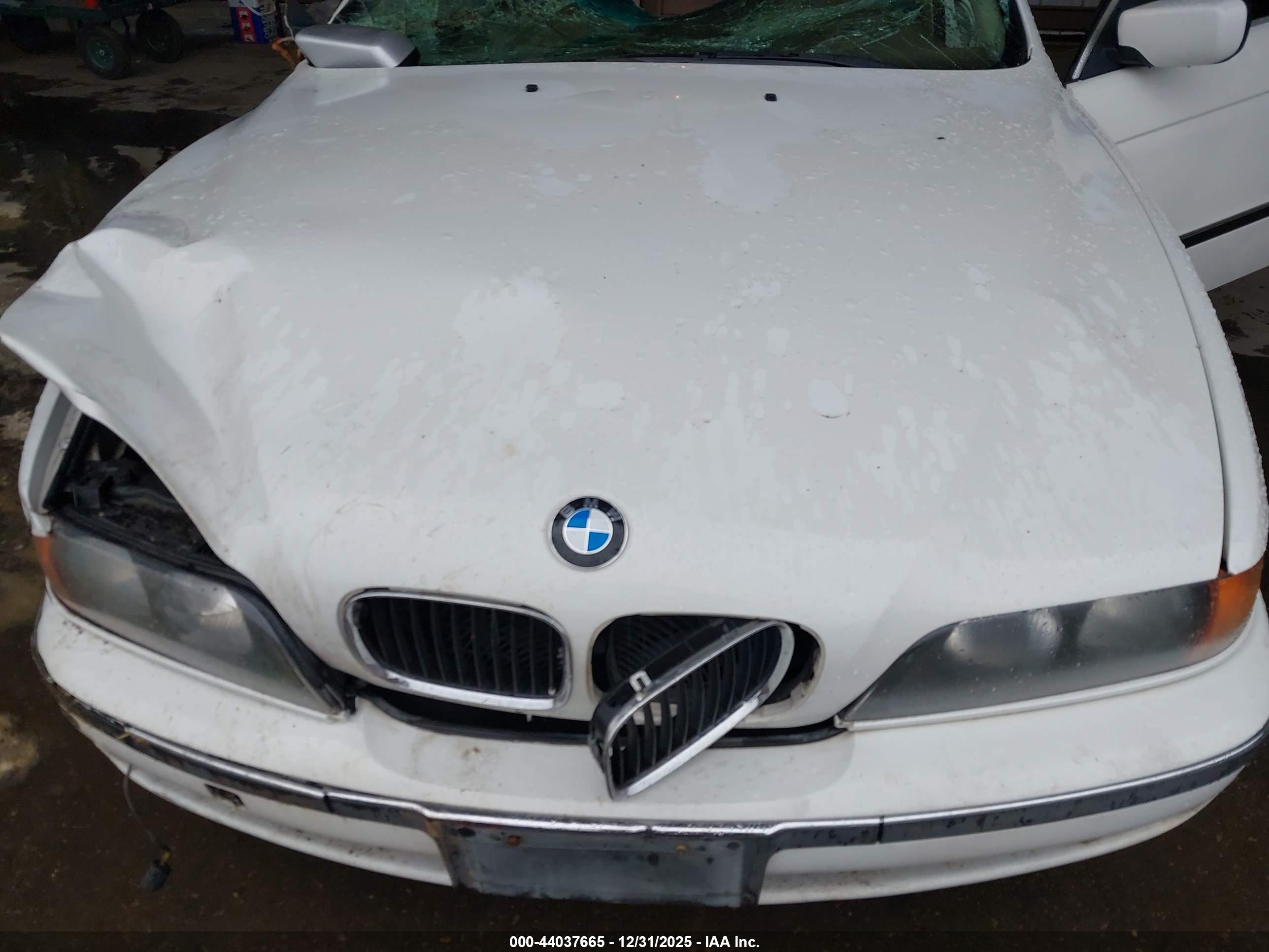 BMW 528IA image 10