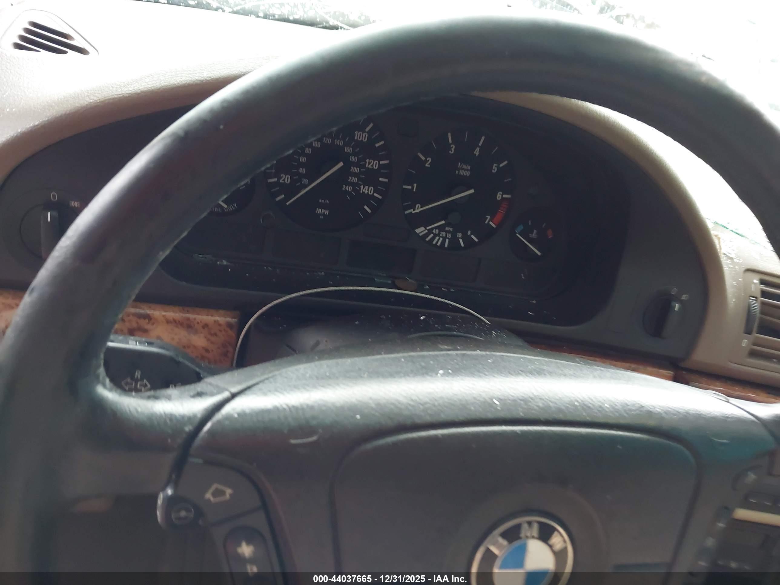 BMW 528IA image 7