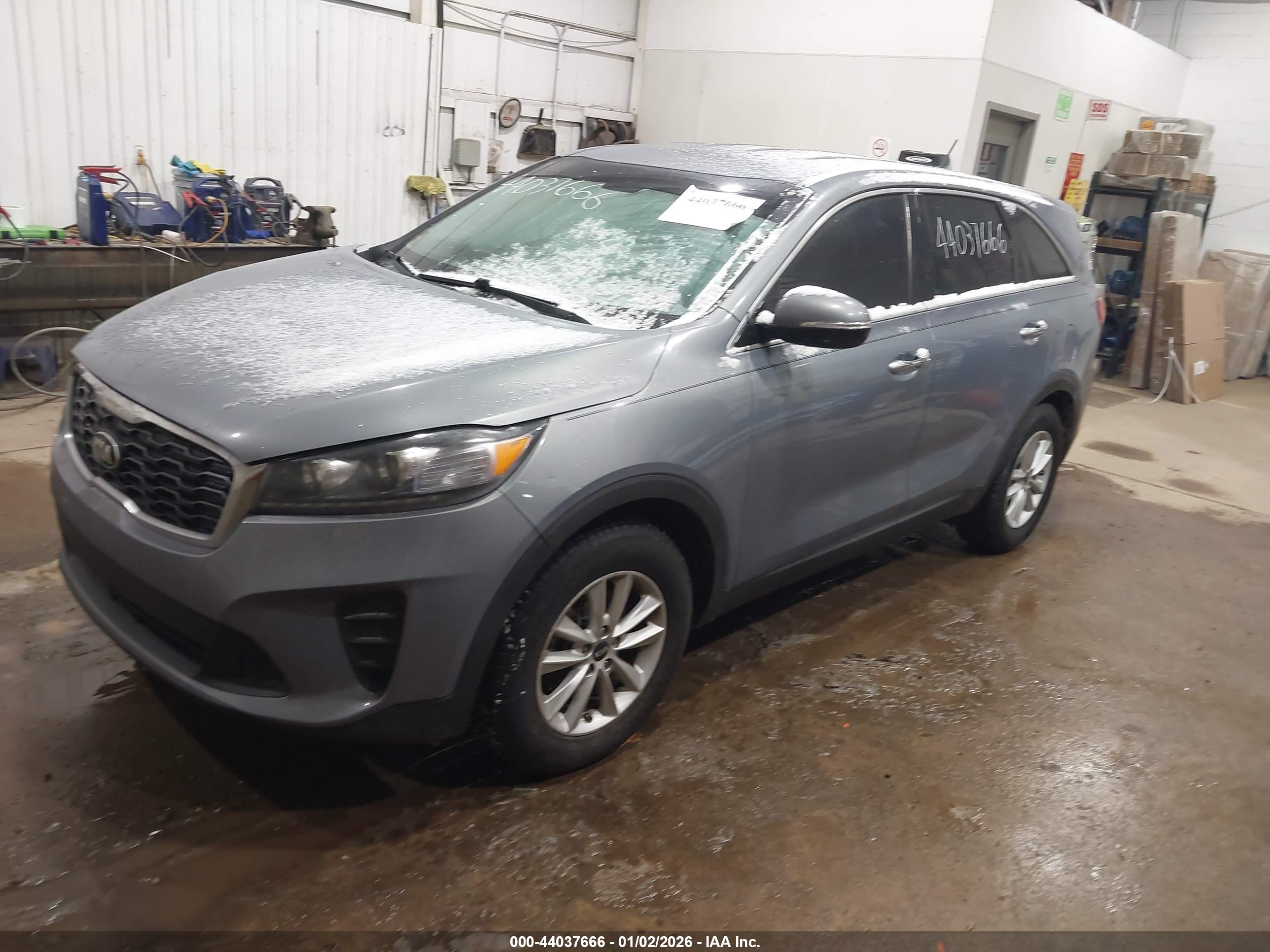 KIA SORENTO image 2