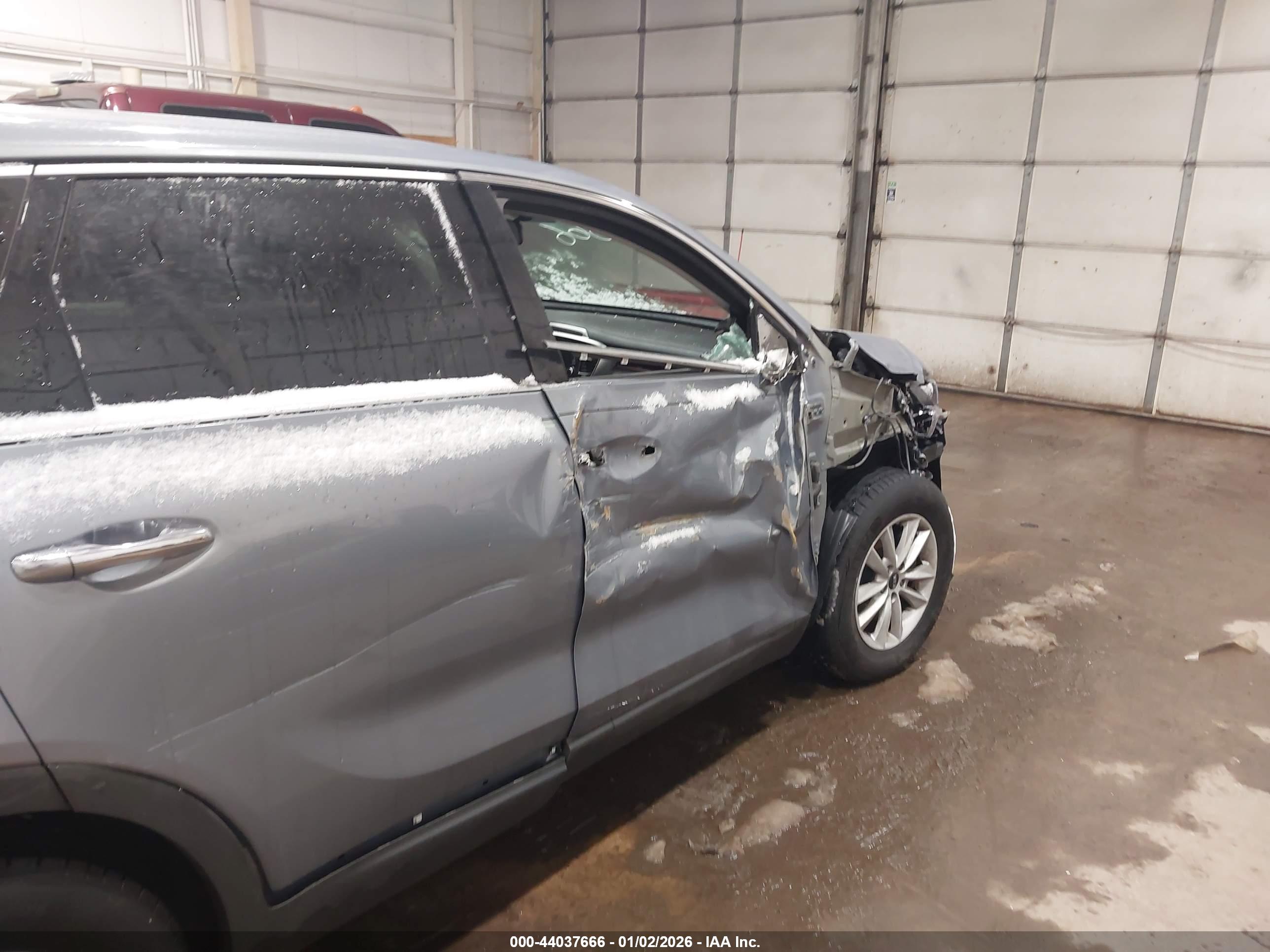 KIA SORENTO image 6