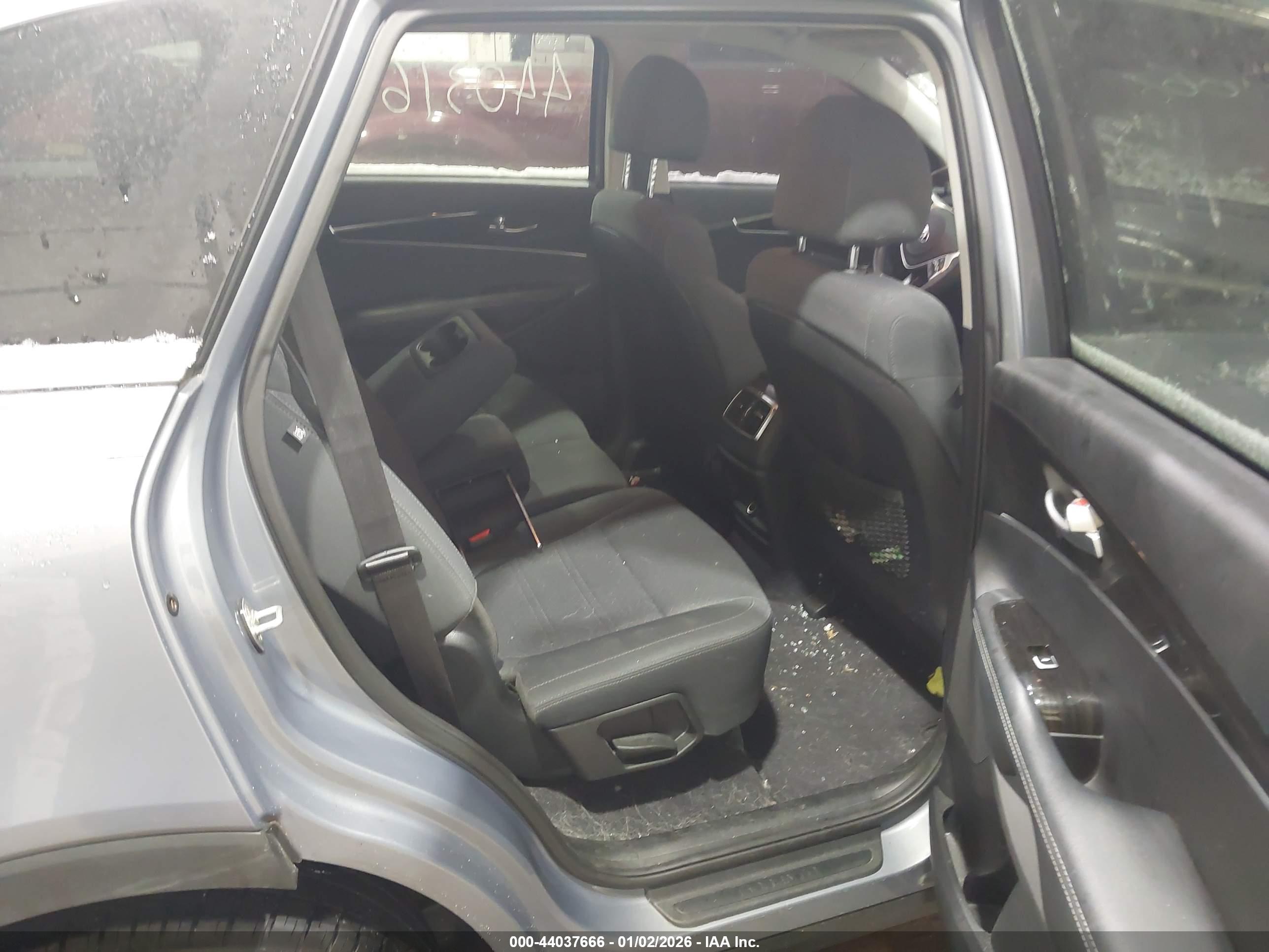 KIA SORENTO image 8