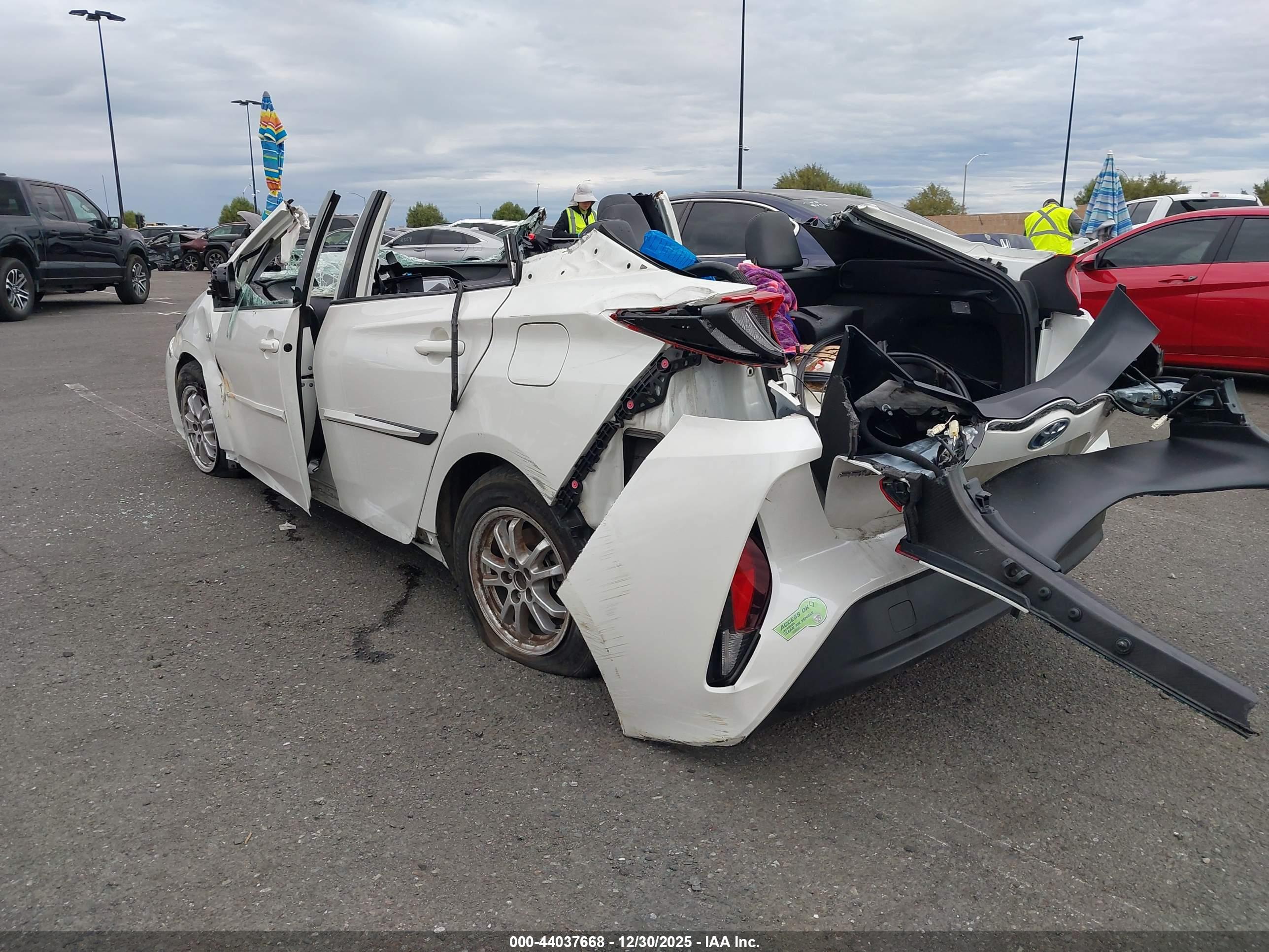 TOYOTA PRIUS image 3