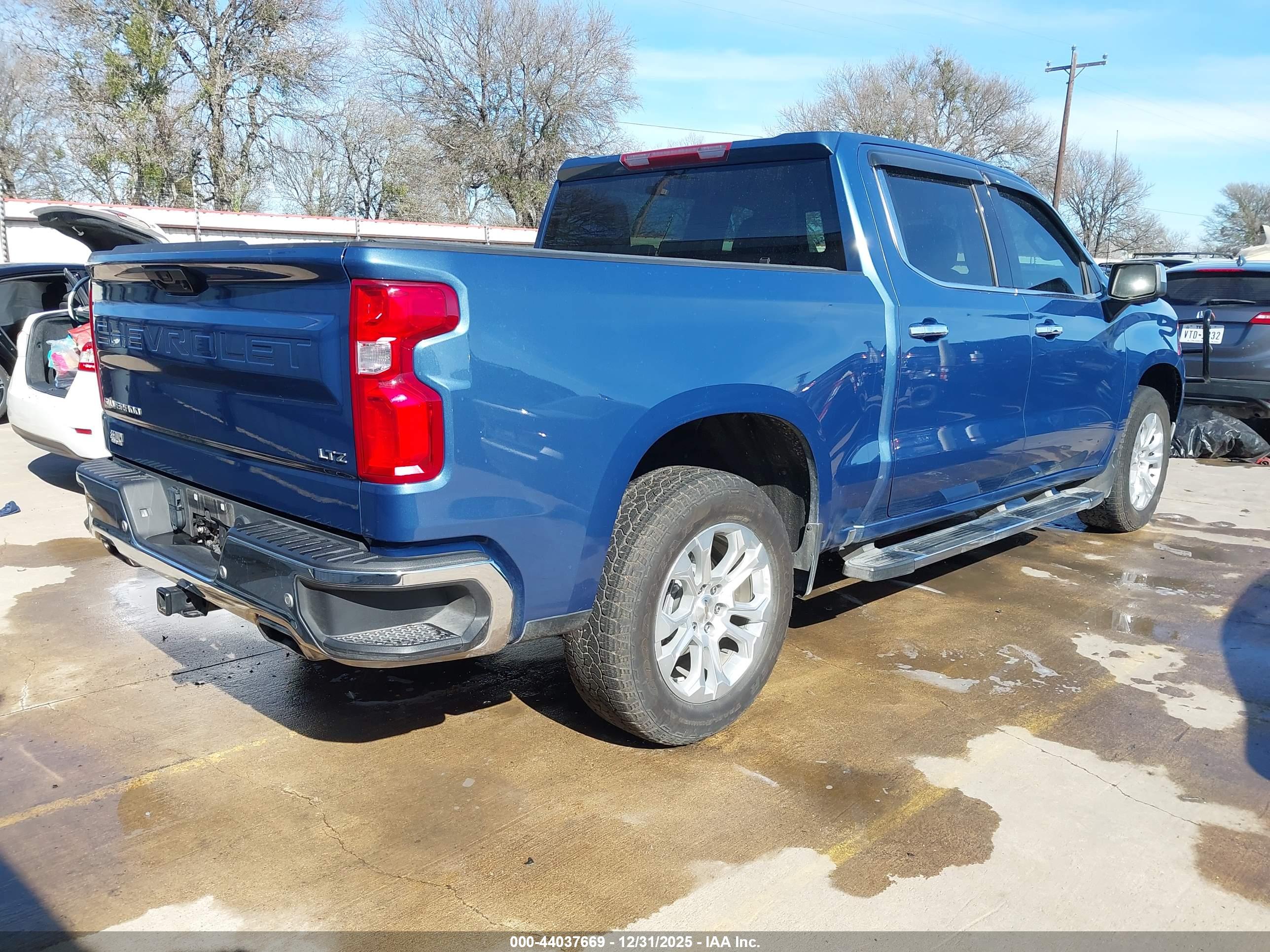 CHEVROLET SILVERADO image 4