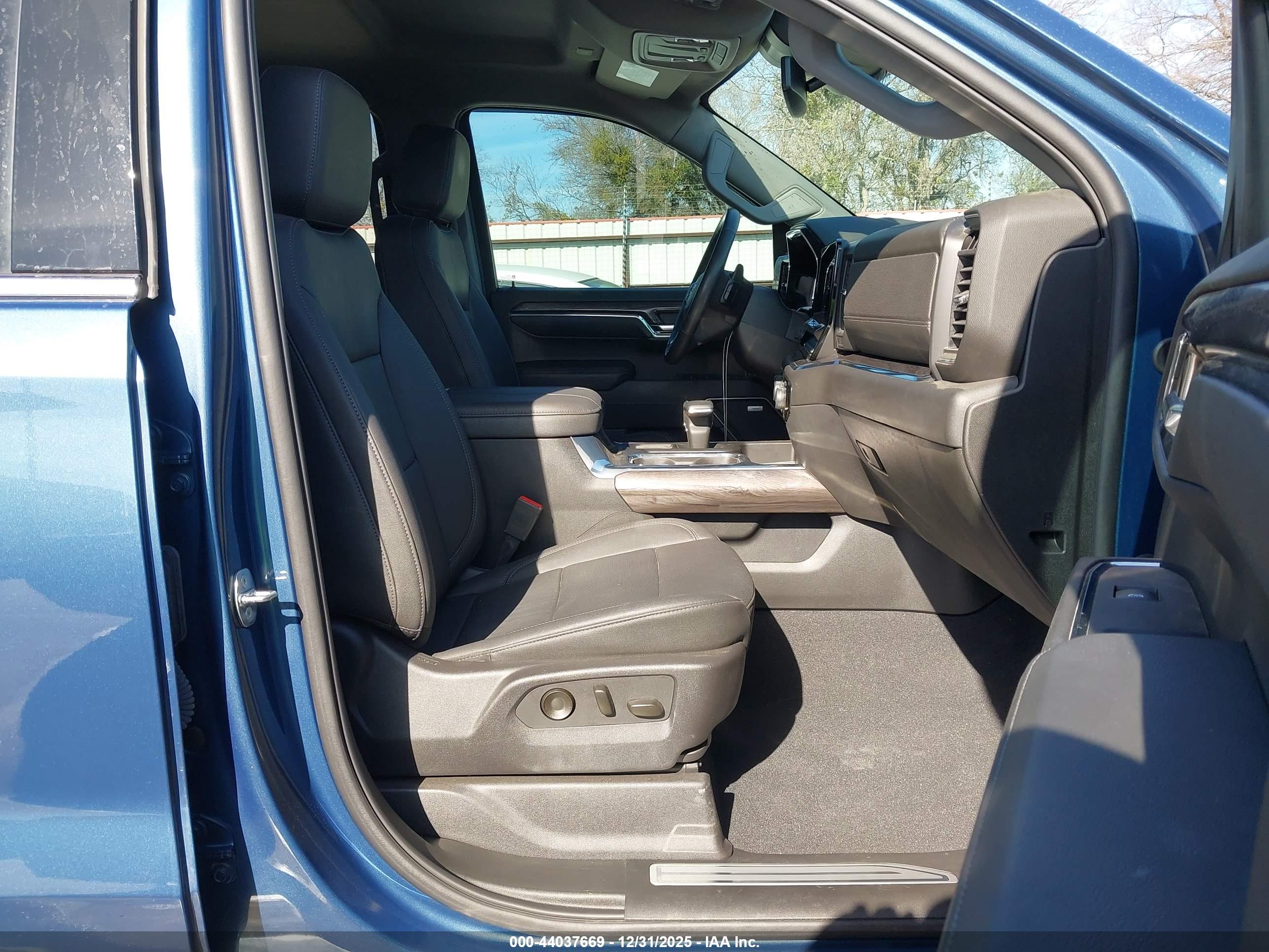 CHEVROLET SILVERADO image 5
