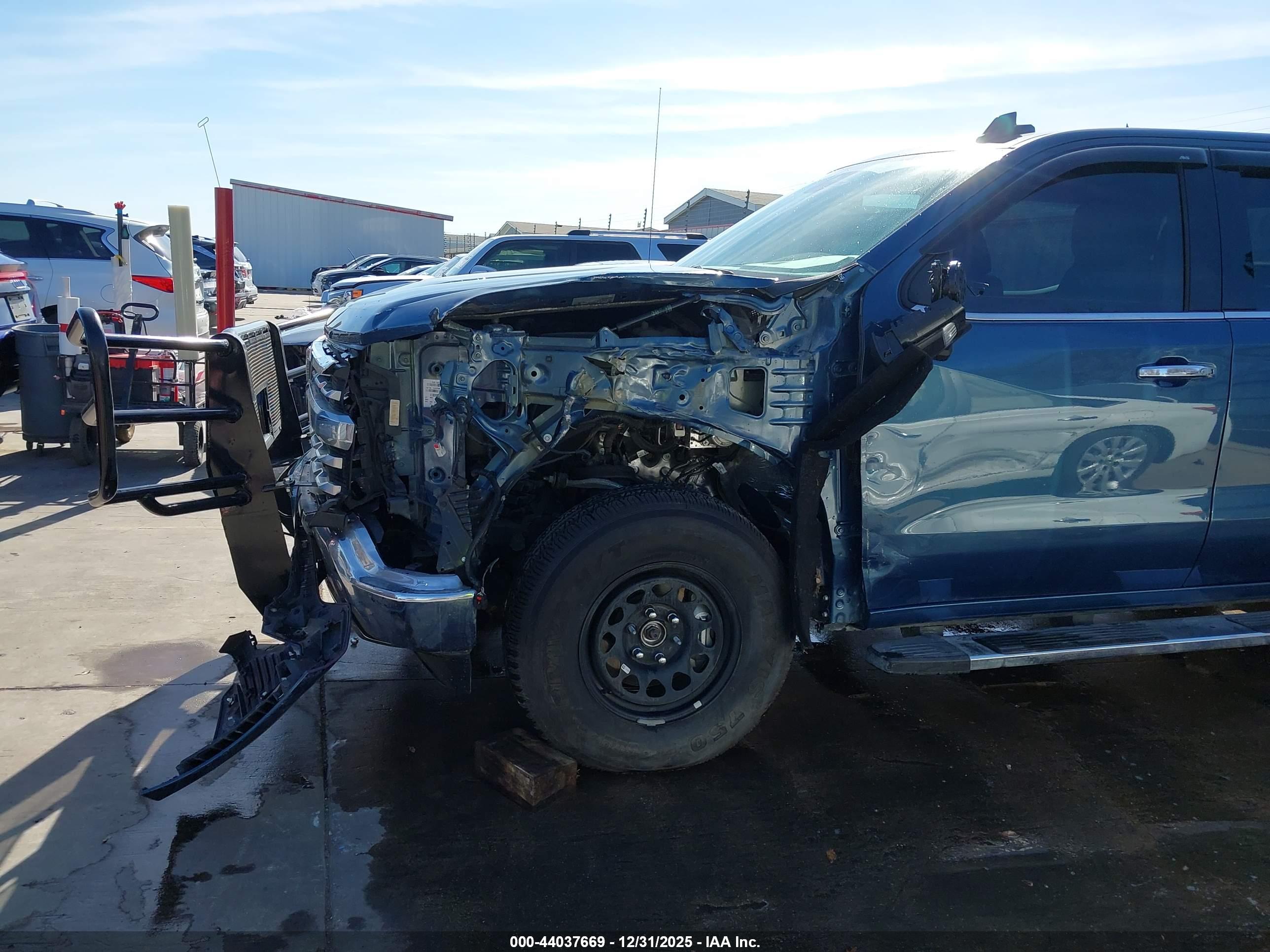 CHEVROLET SILVERADO image 6
