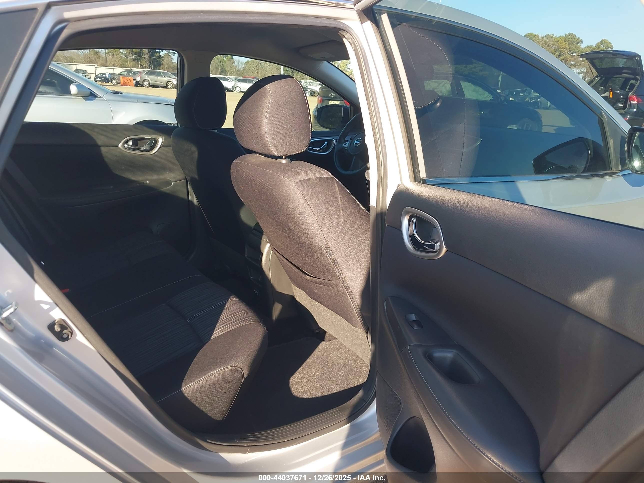 NISSAN SENTRA image 8