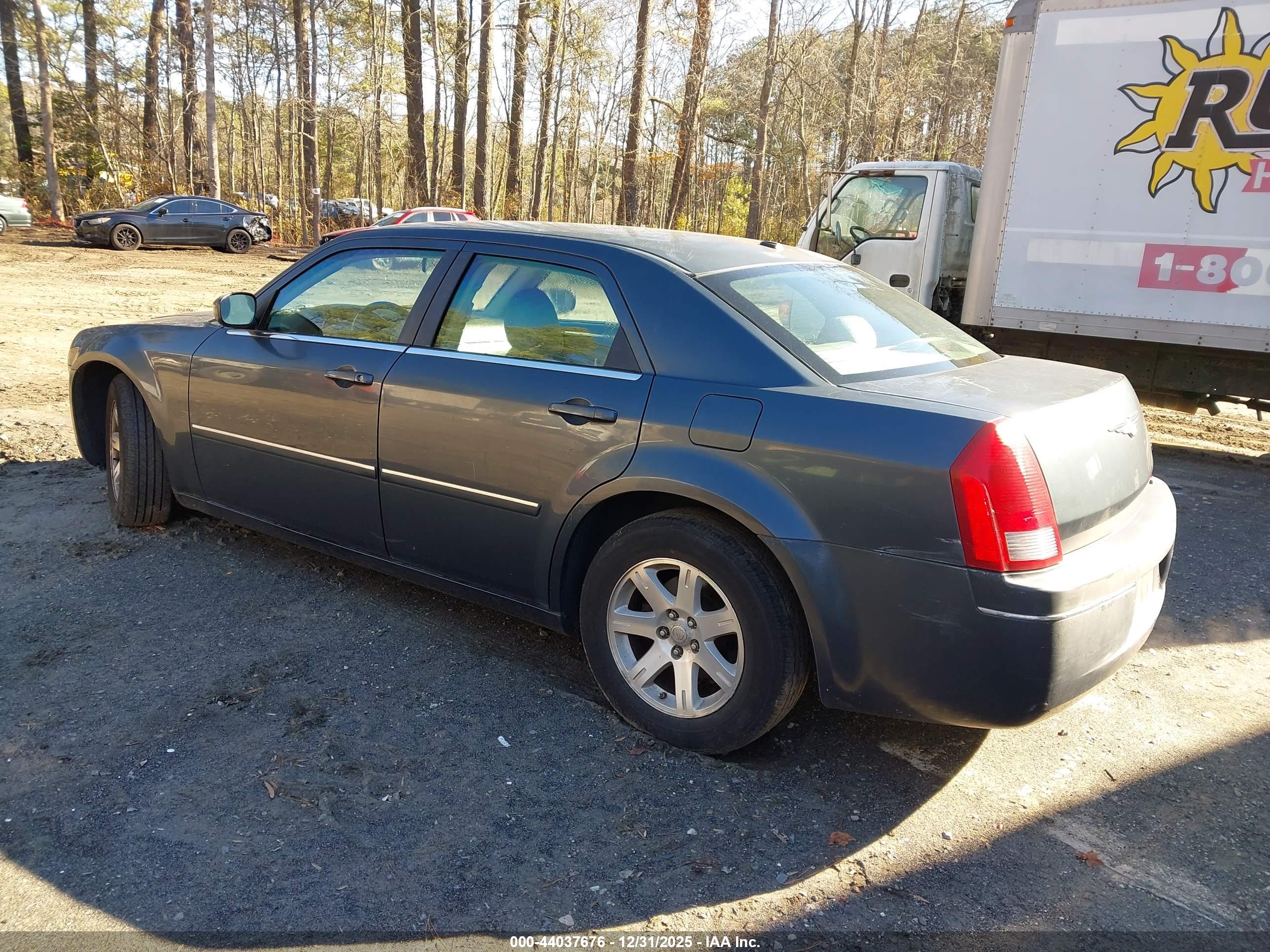 CHRYSLER 300 image 3