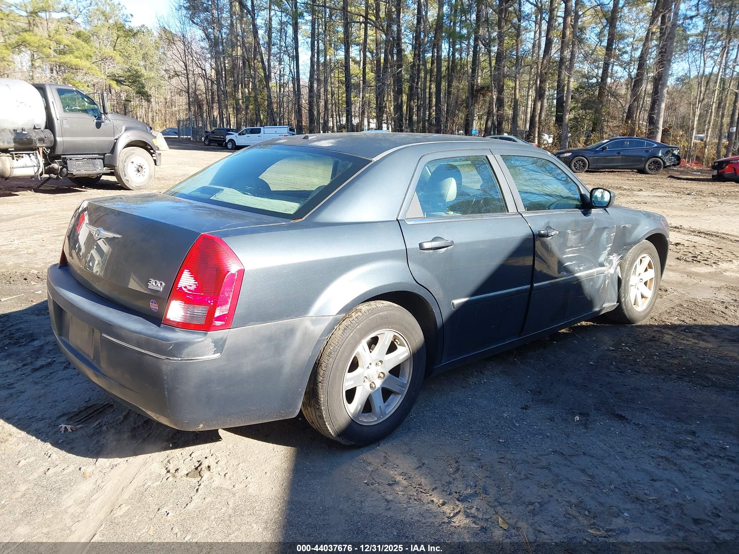 CHRYSLER 300 image 4
