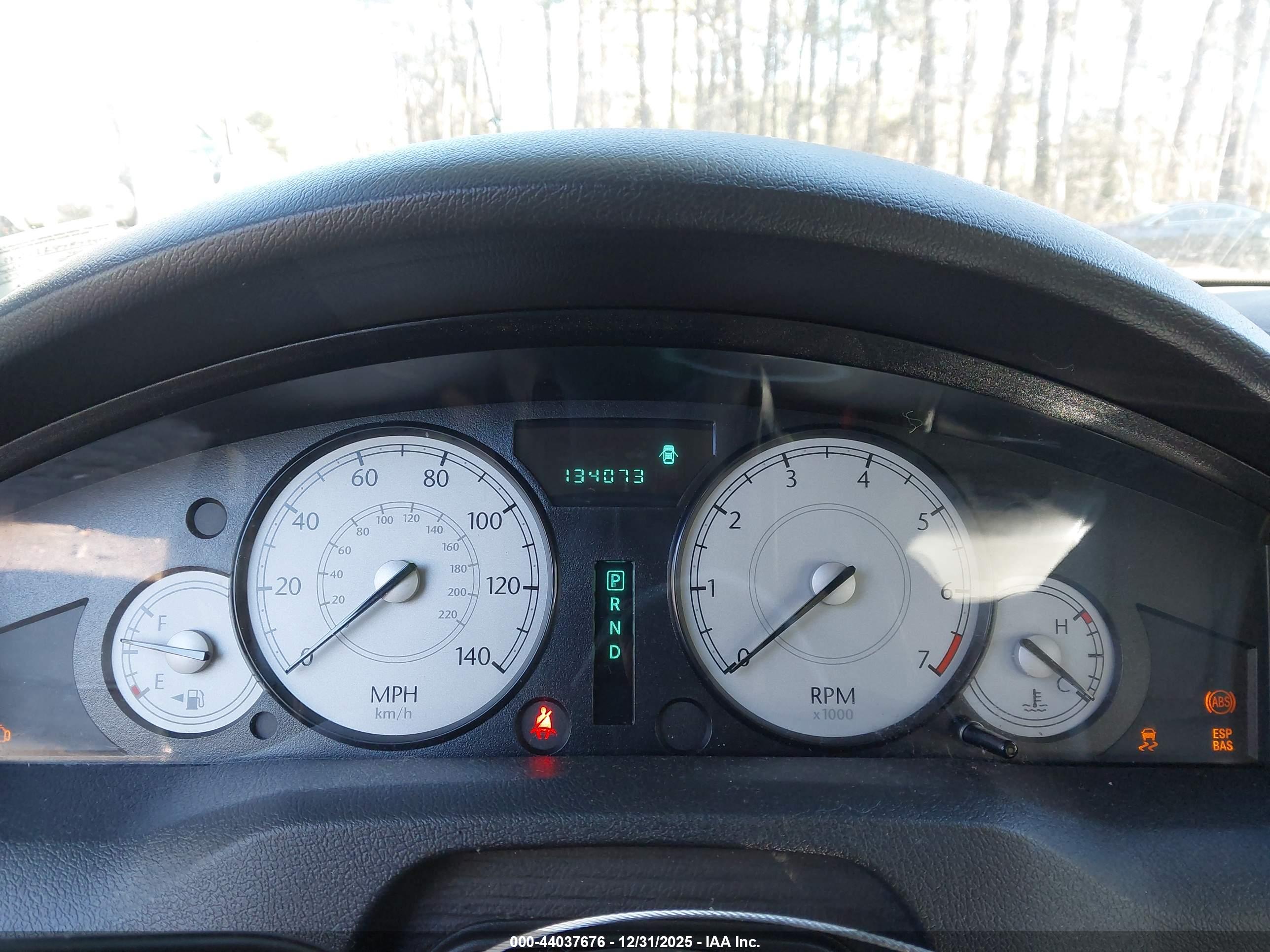 CHRYSLER 300 image 7