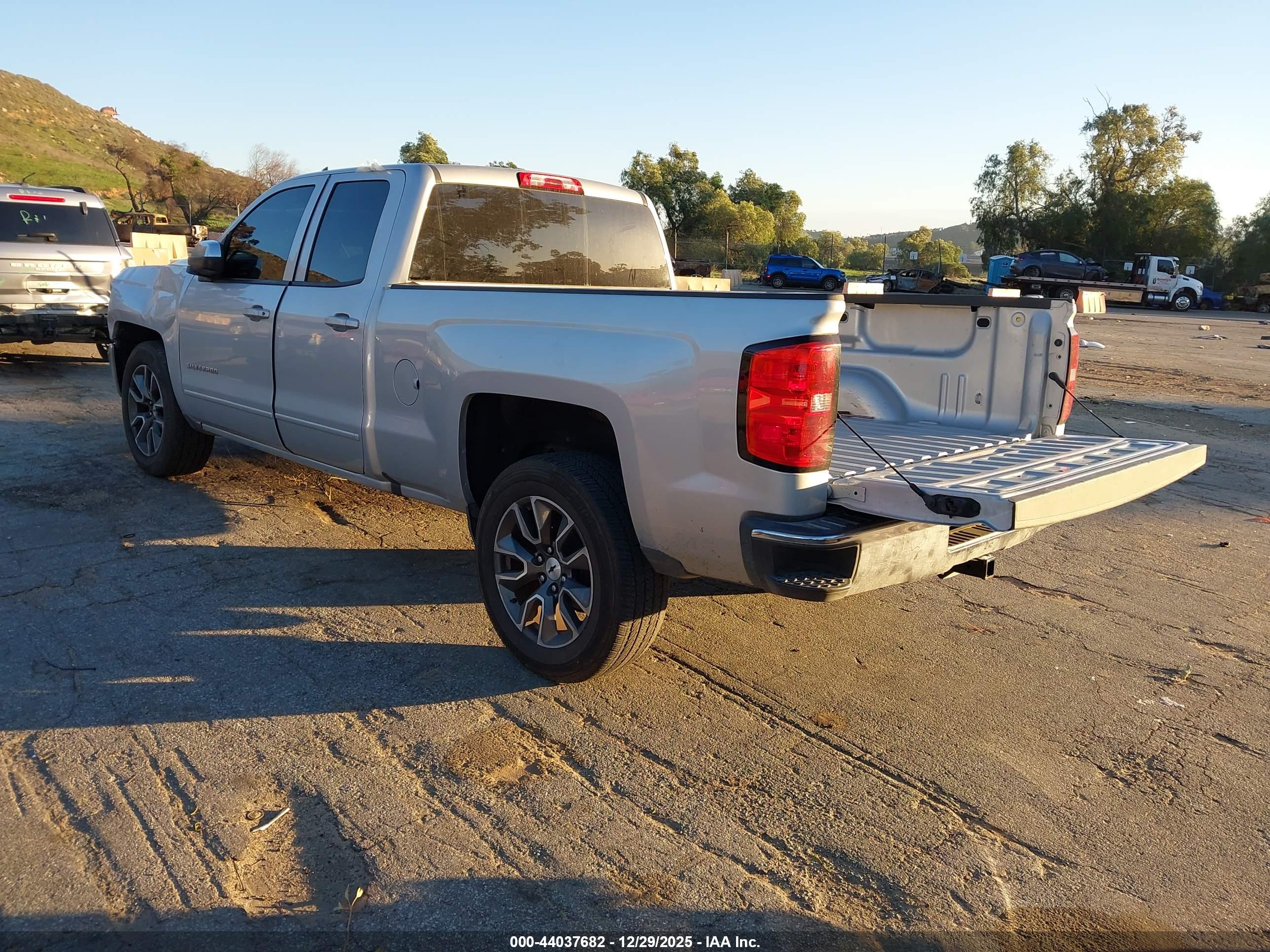CHEVROLET SILVERADO image 3