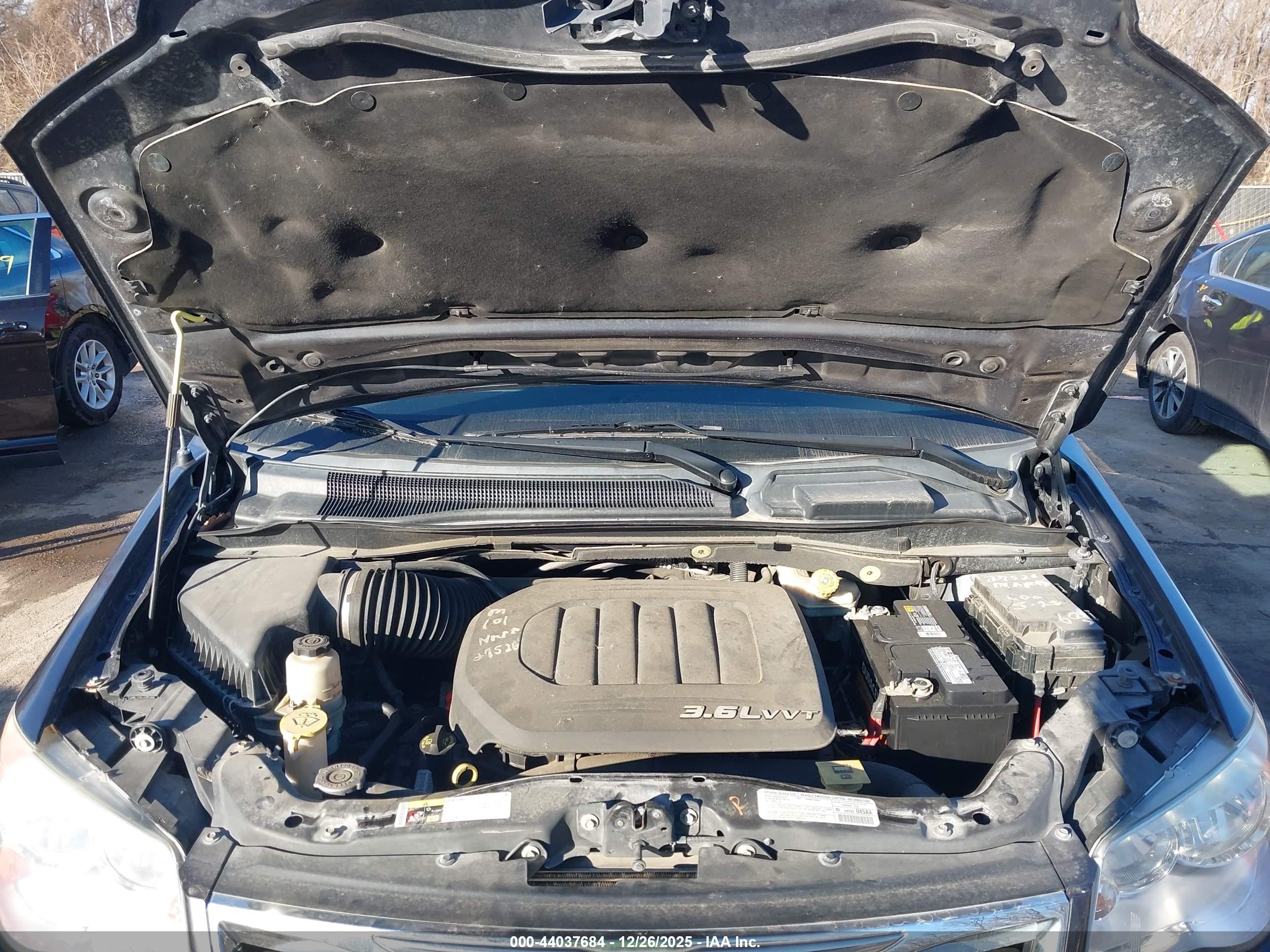 CHRYSLER TOWN image 10