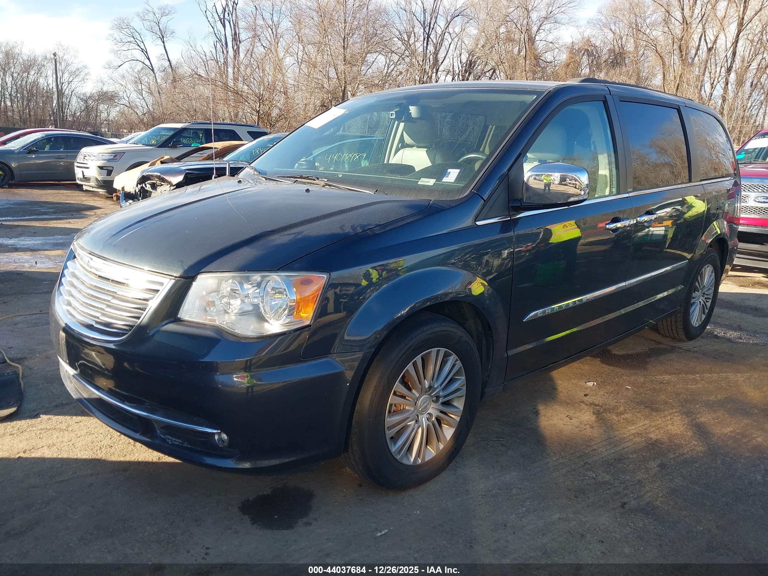 CHRYSLER TOWN image 2