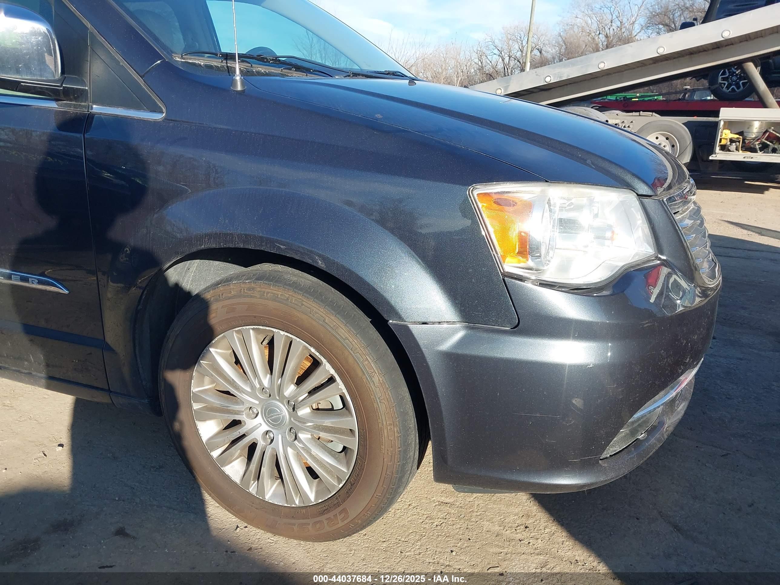 CHRYSLER TOWN image 6