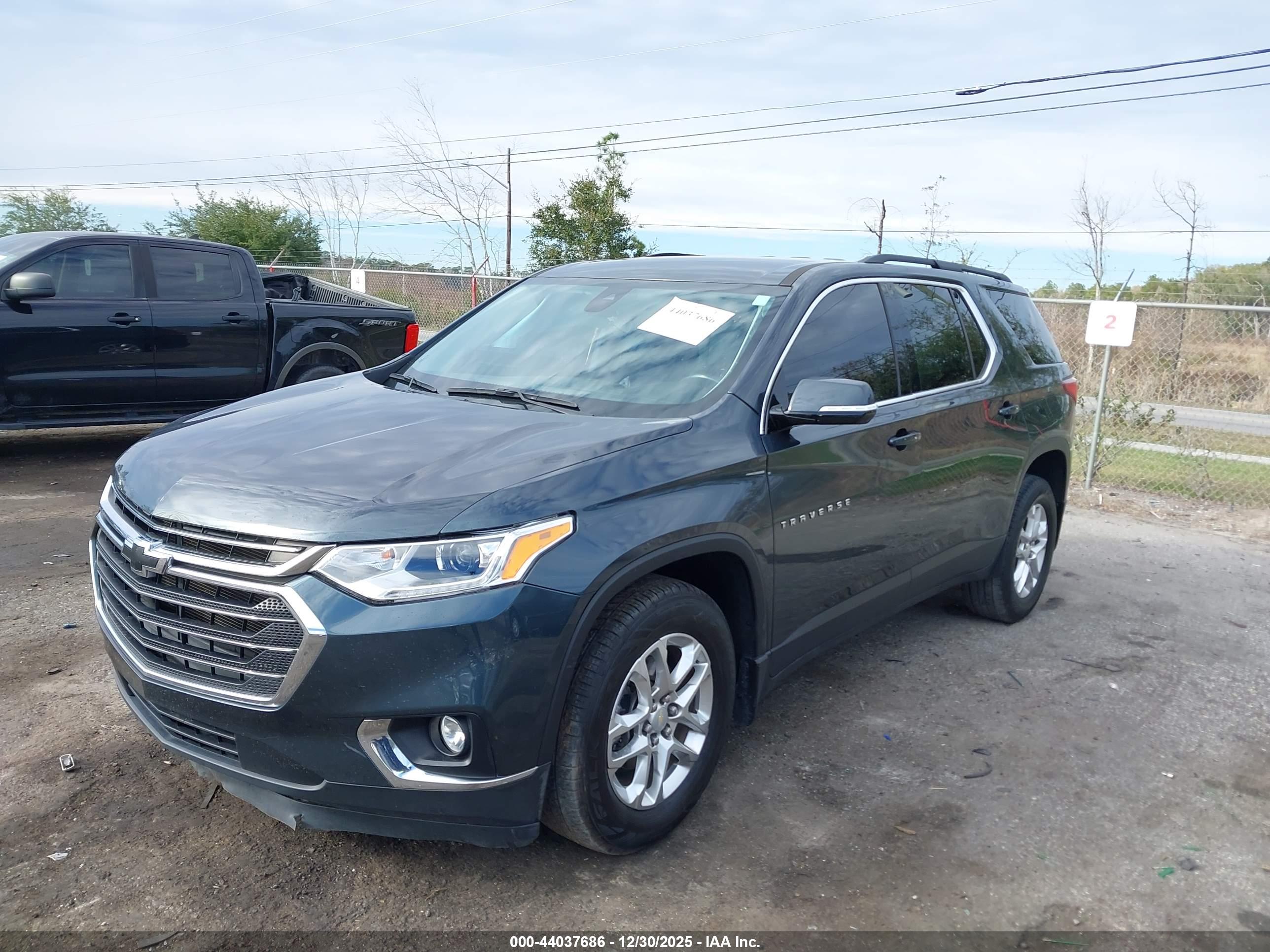 CHEVROLET TRAVERSE image 2