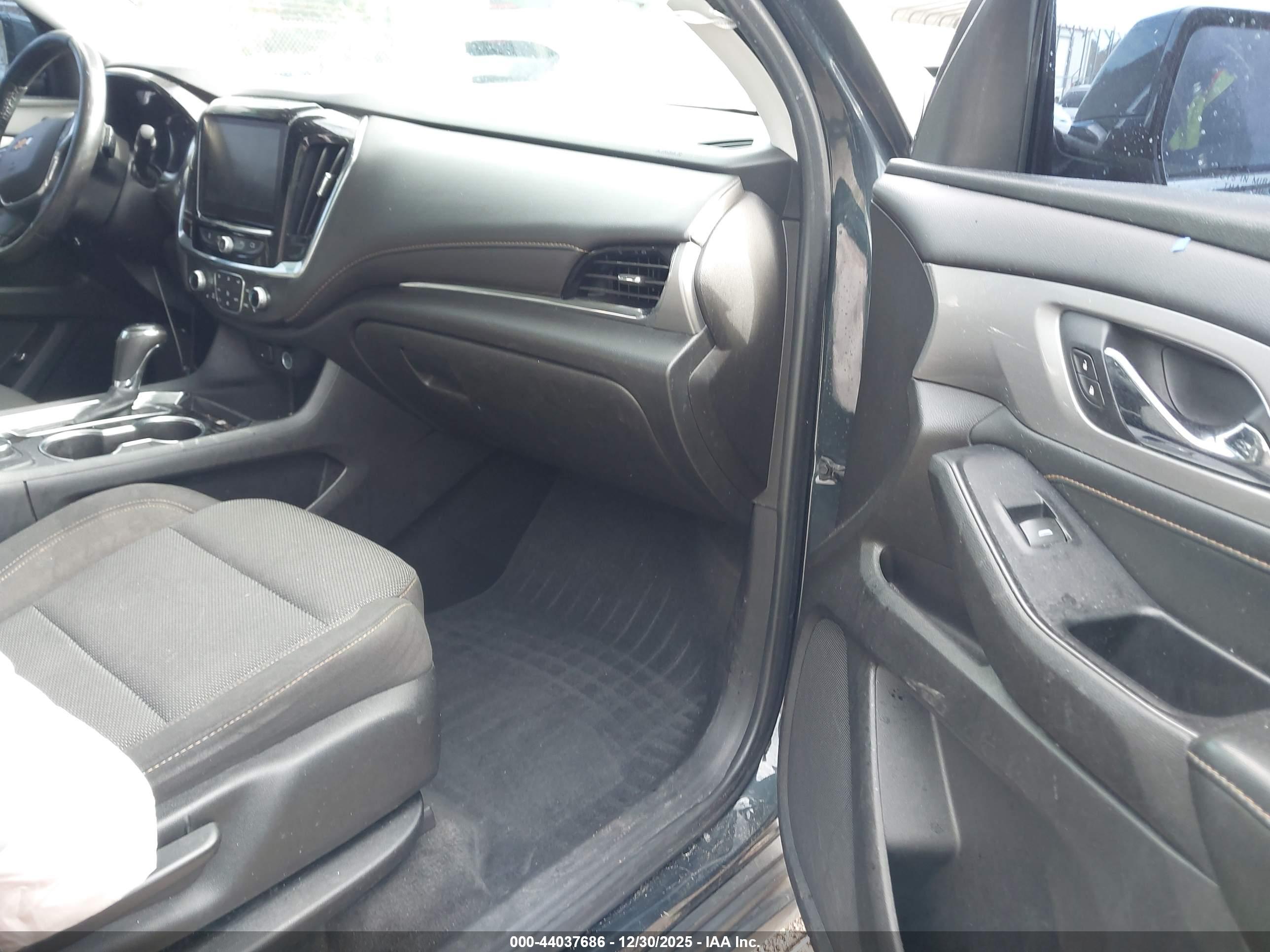 CHEVROLET TRAVERSE image 5