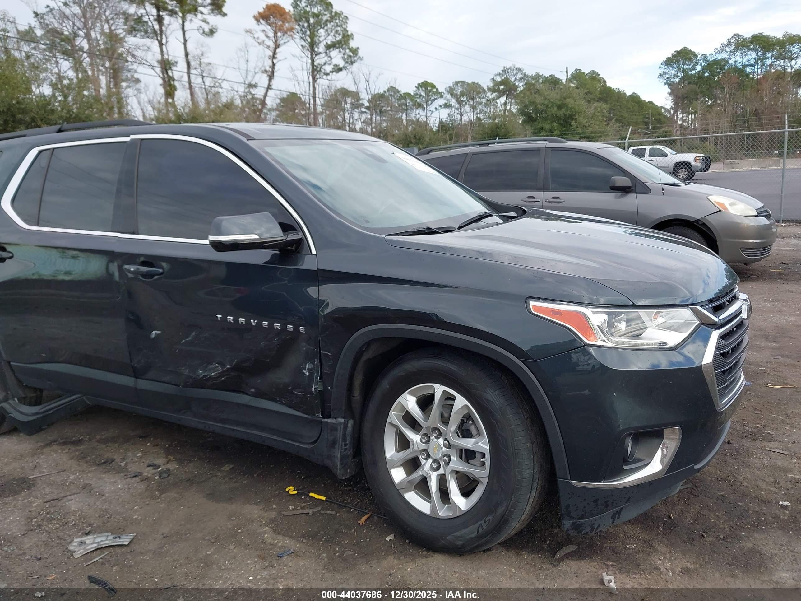 CHEVROLET TRAVERSE image 6