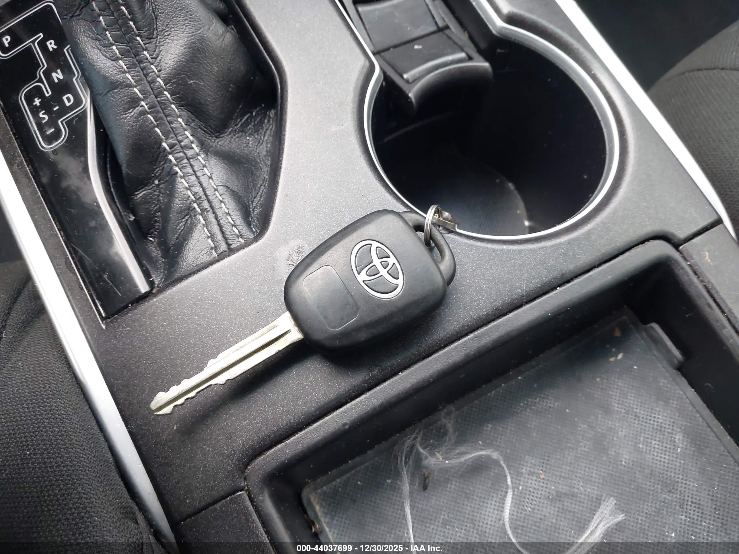 TOYOTA CAMRY image 11