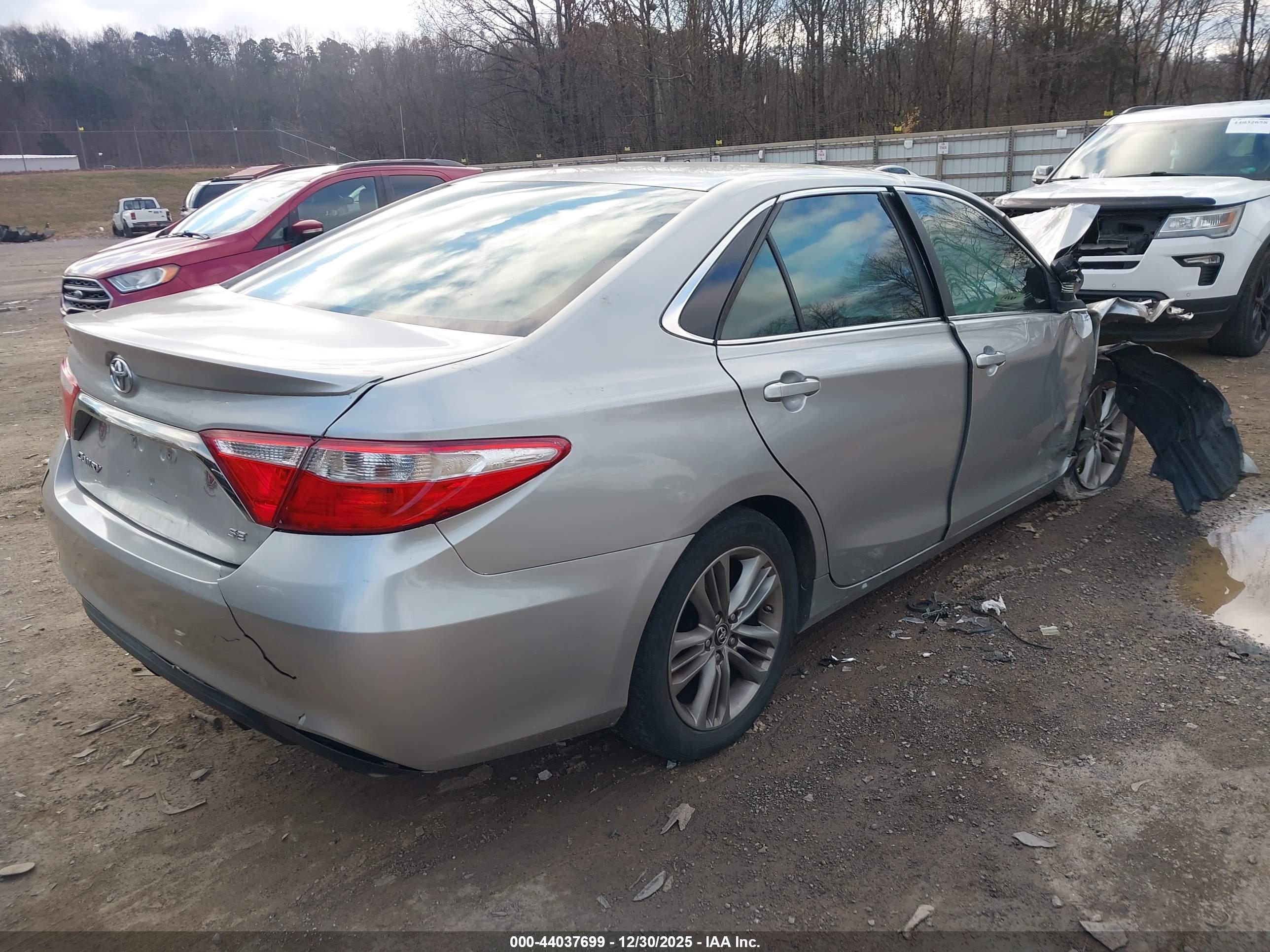 TOYOTA CAMRY image 4