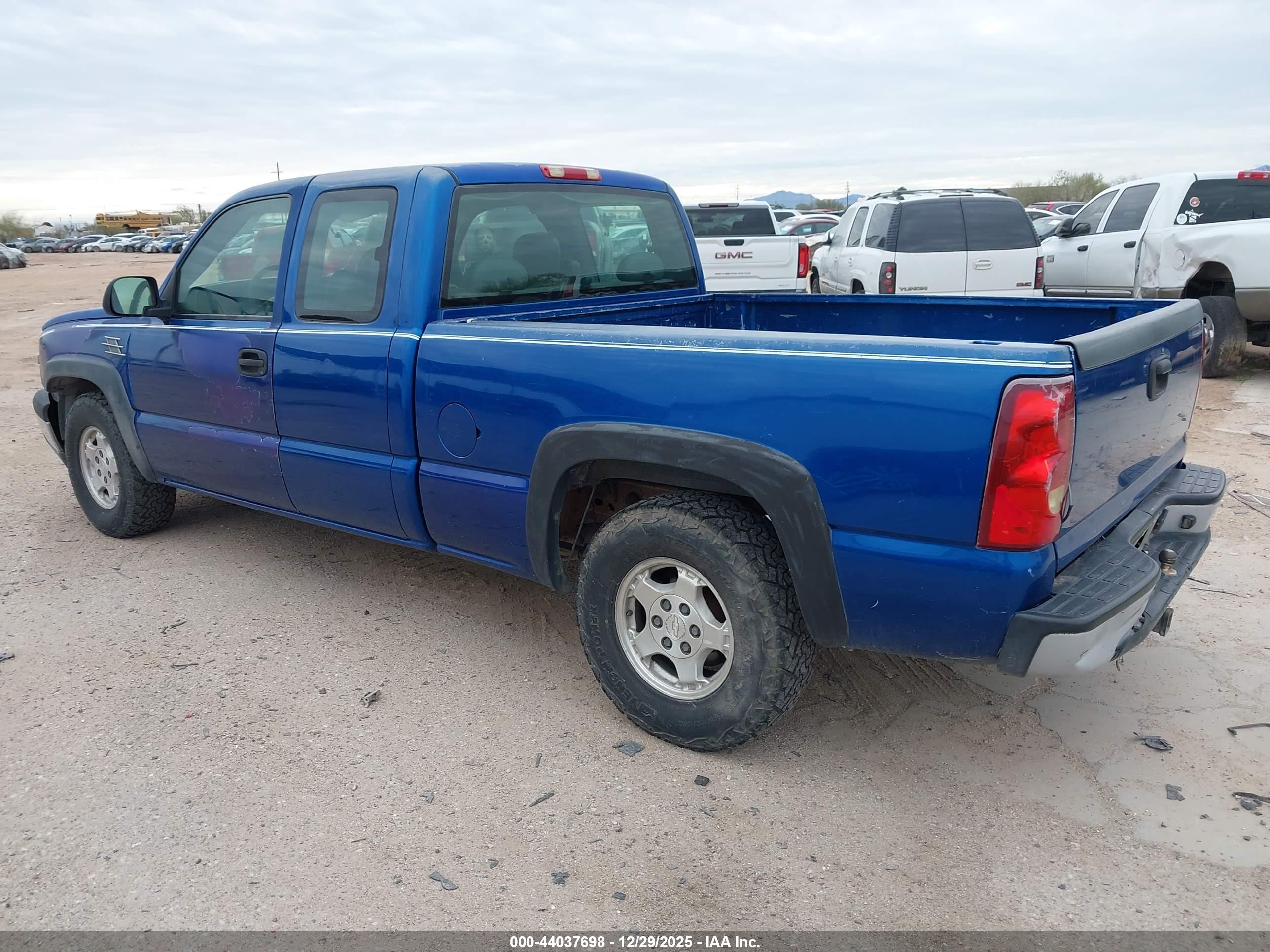 CHEVROLET SILVERADO image 3