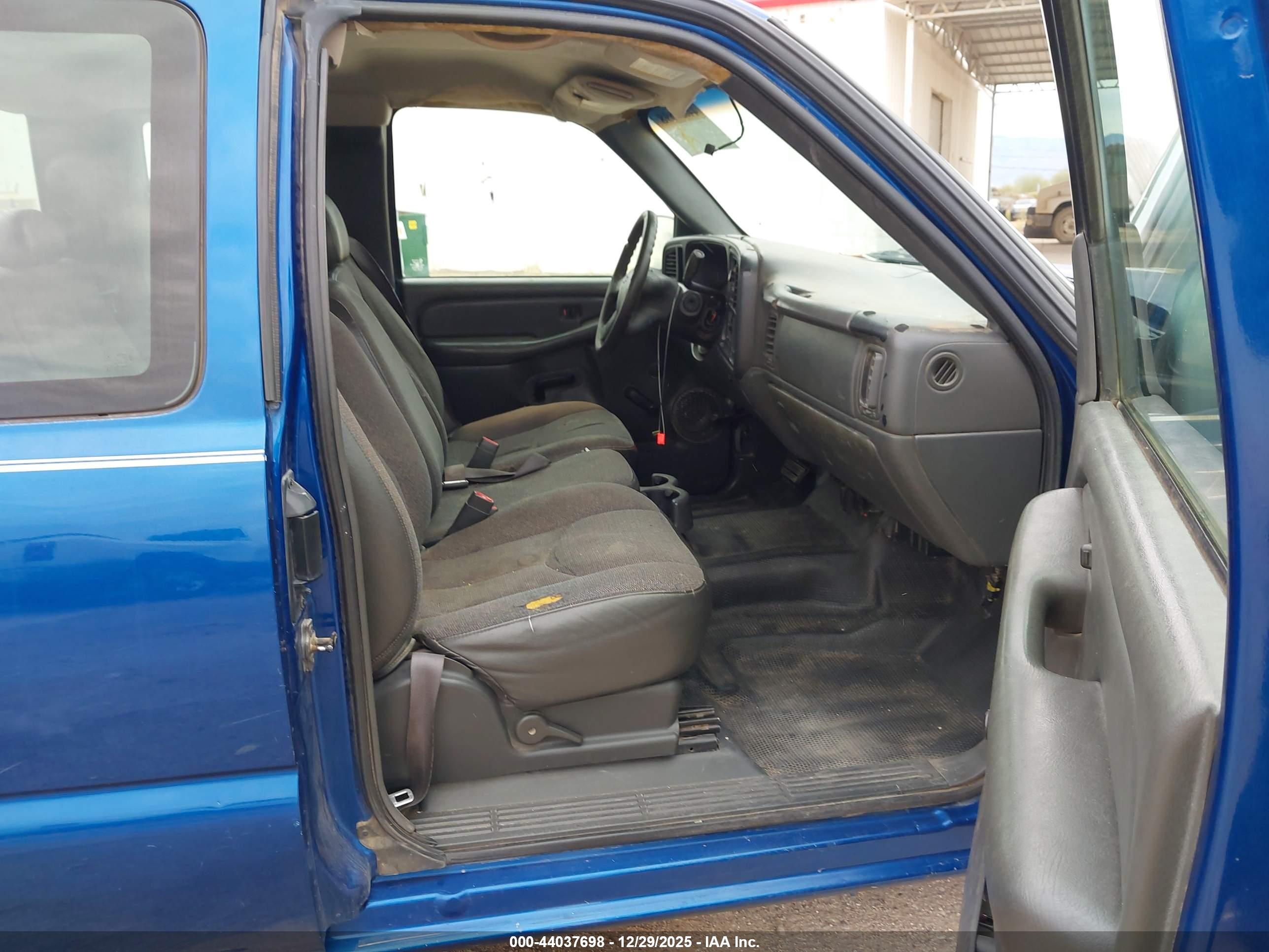 CHEVROLET SILVERADO image 5