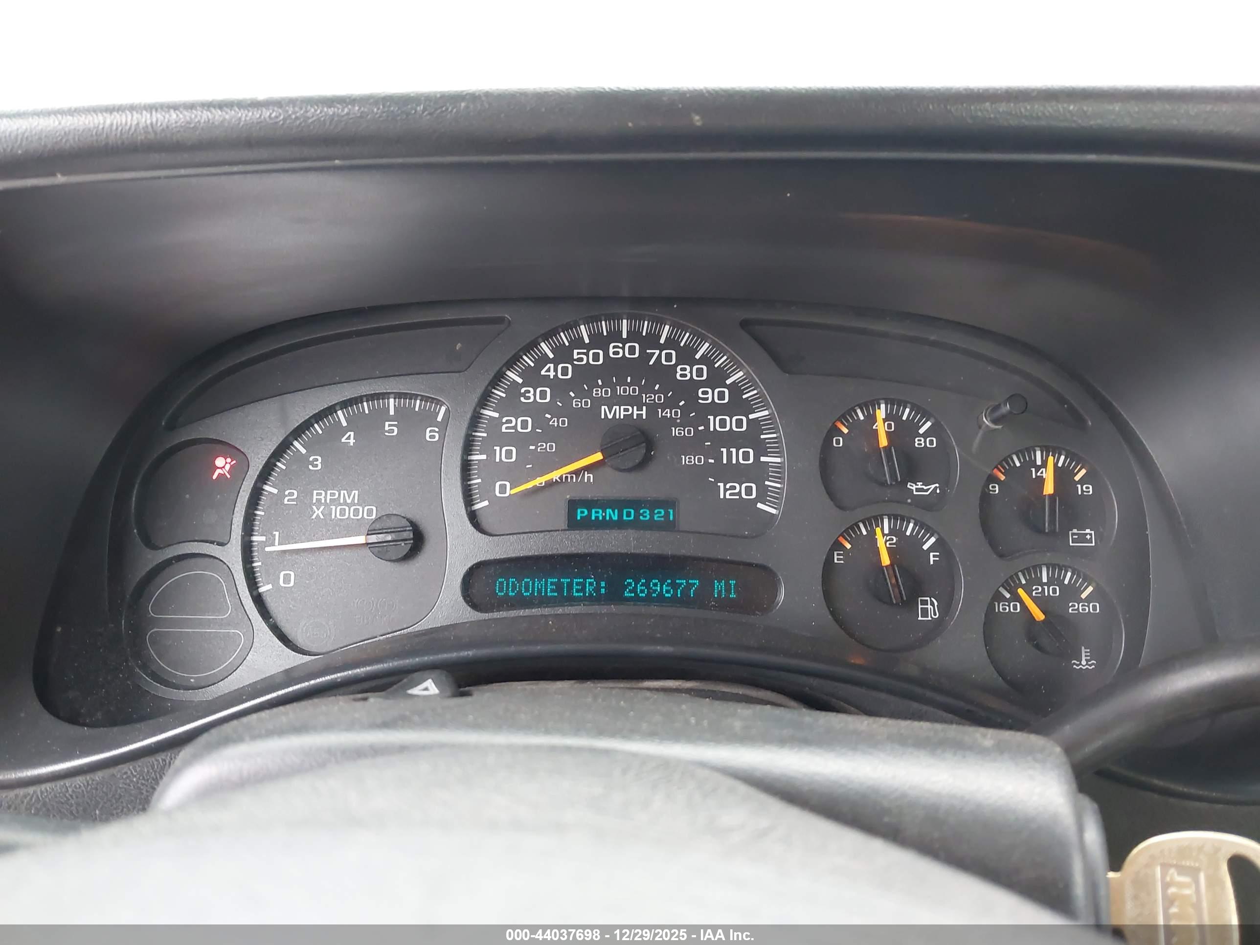 CHEVROLET SILVERADO image 7