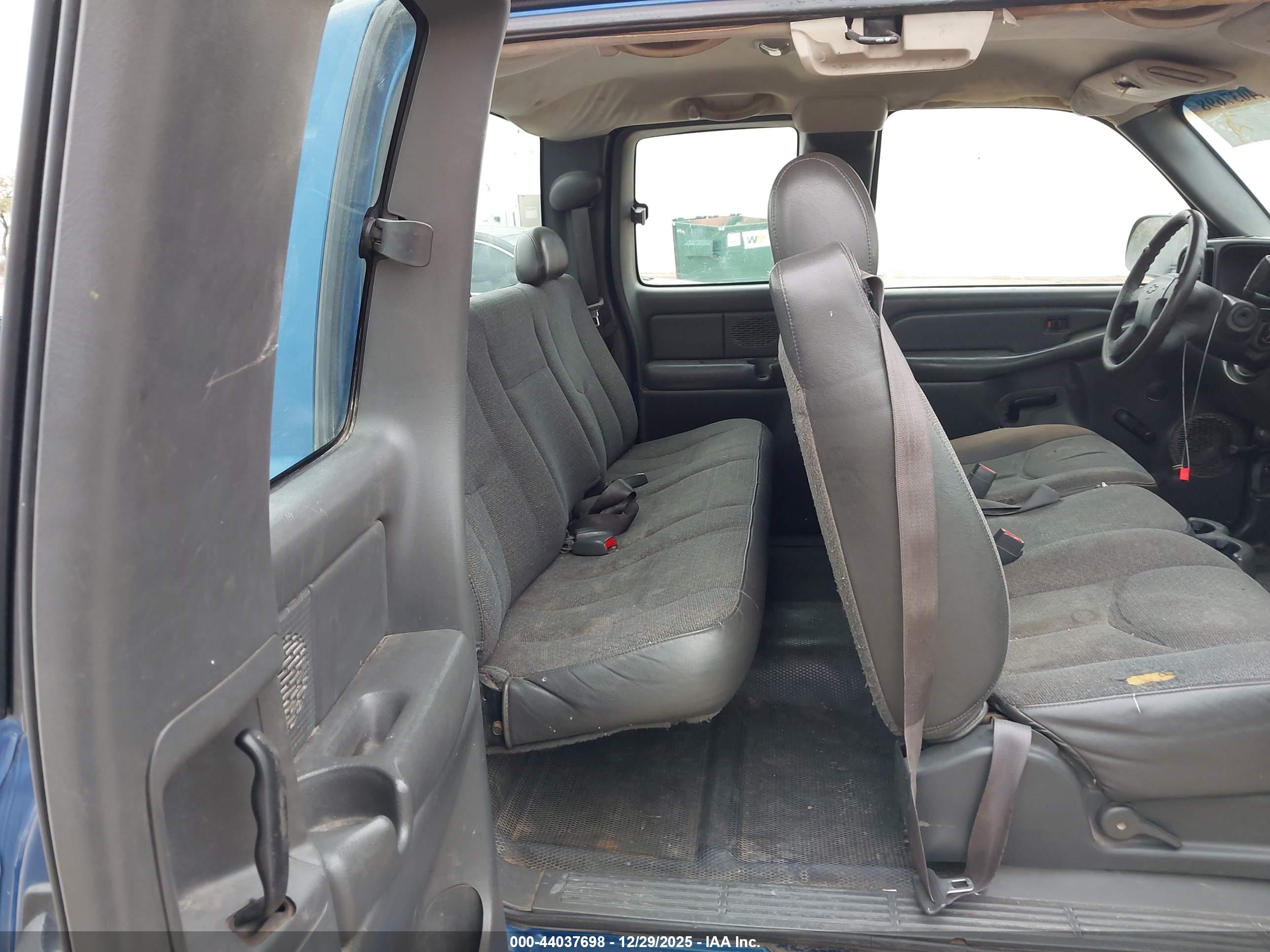 CHEVROLET SILVERADO image 8