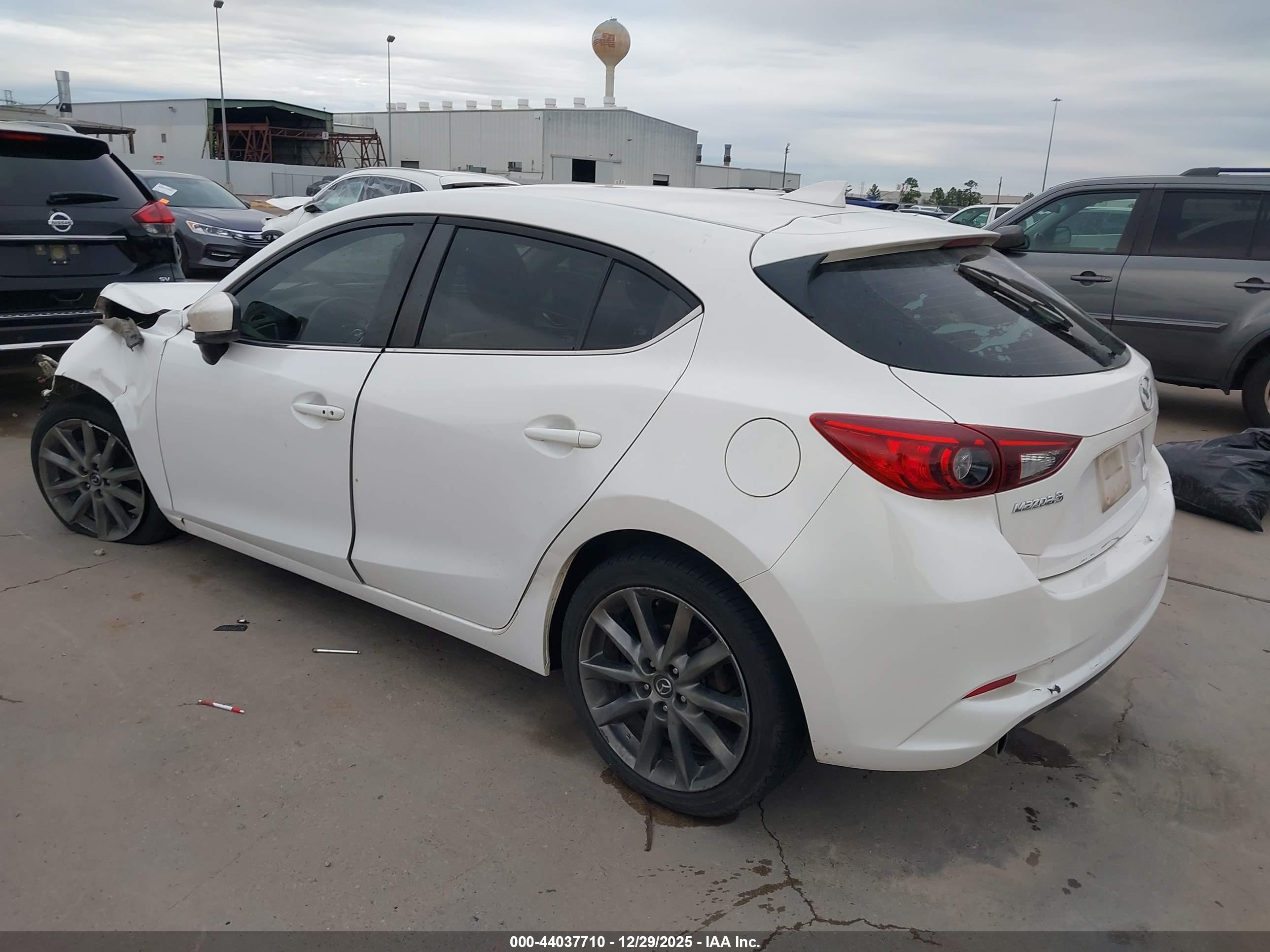 MAZDA MAZDA3 image 3