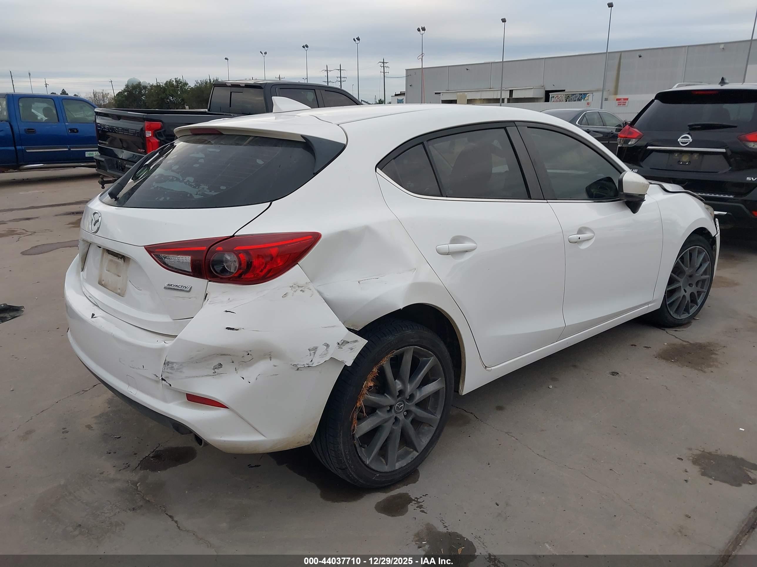 MAZDA MAZDA3 image 4