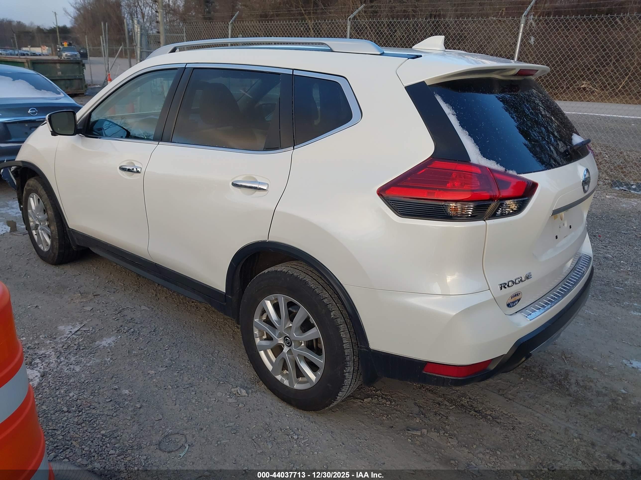 NISSAN ROGUE image 3