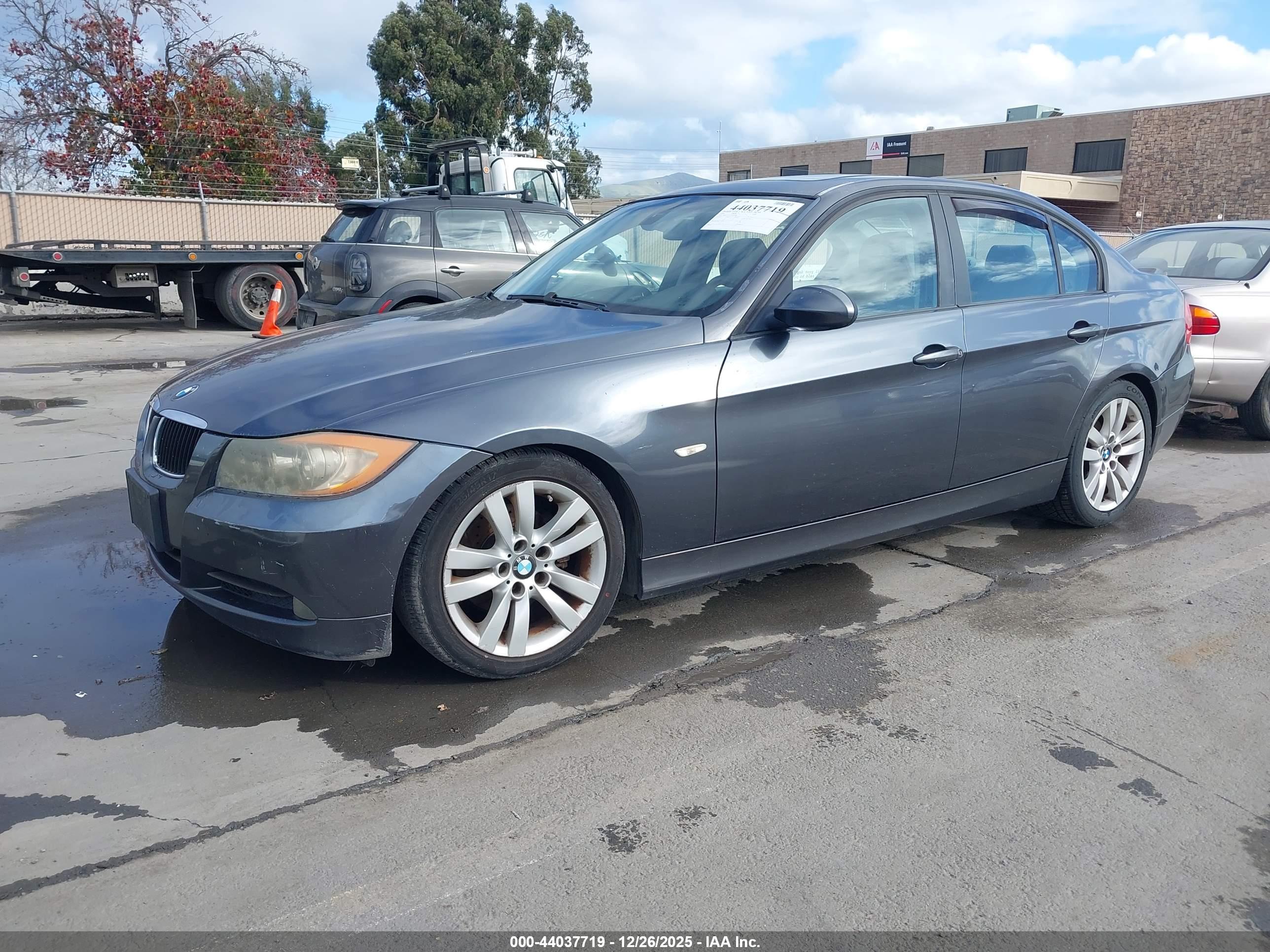 BMW 328I image 2