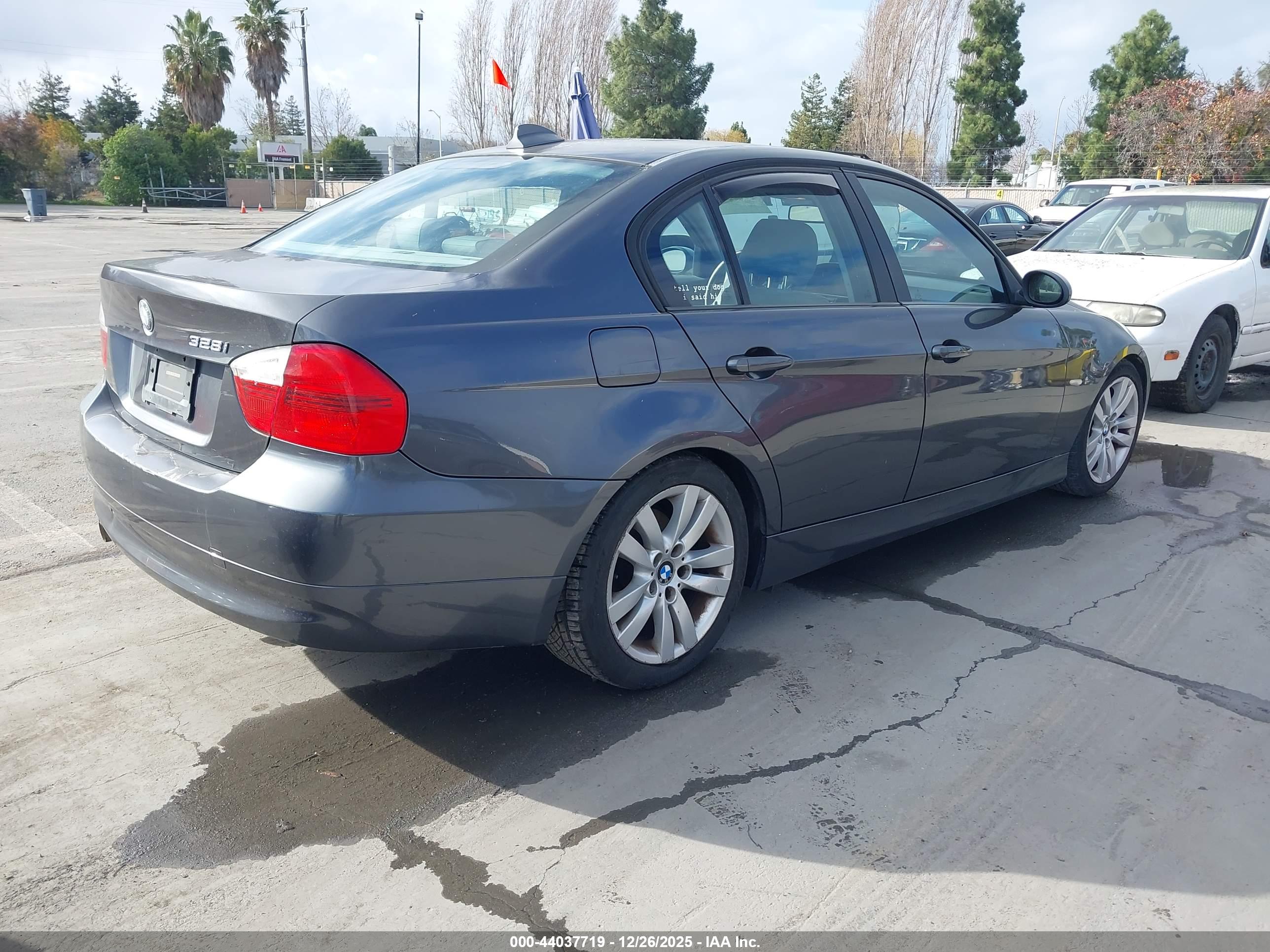 BMW 328I image 4