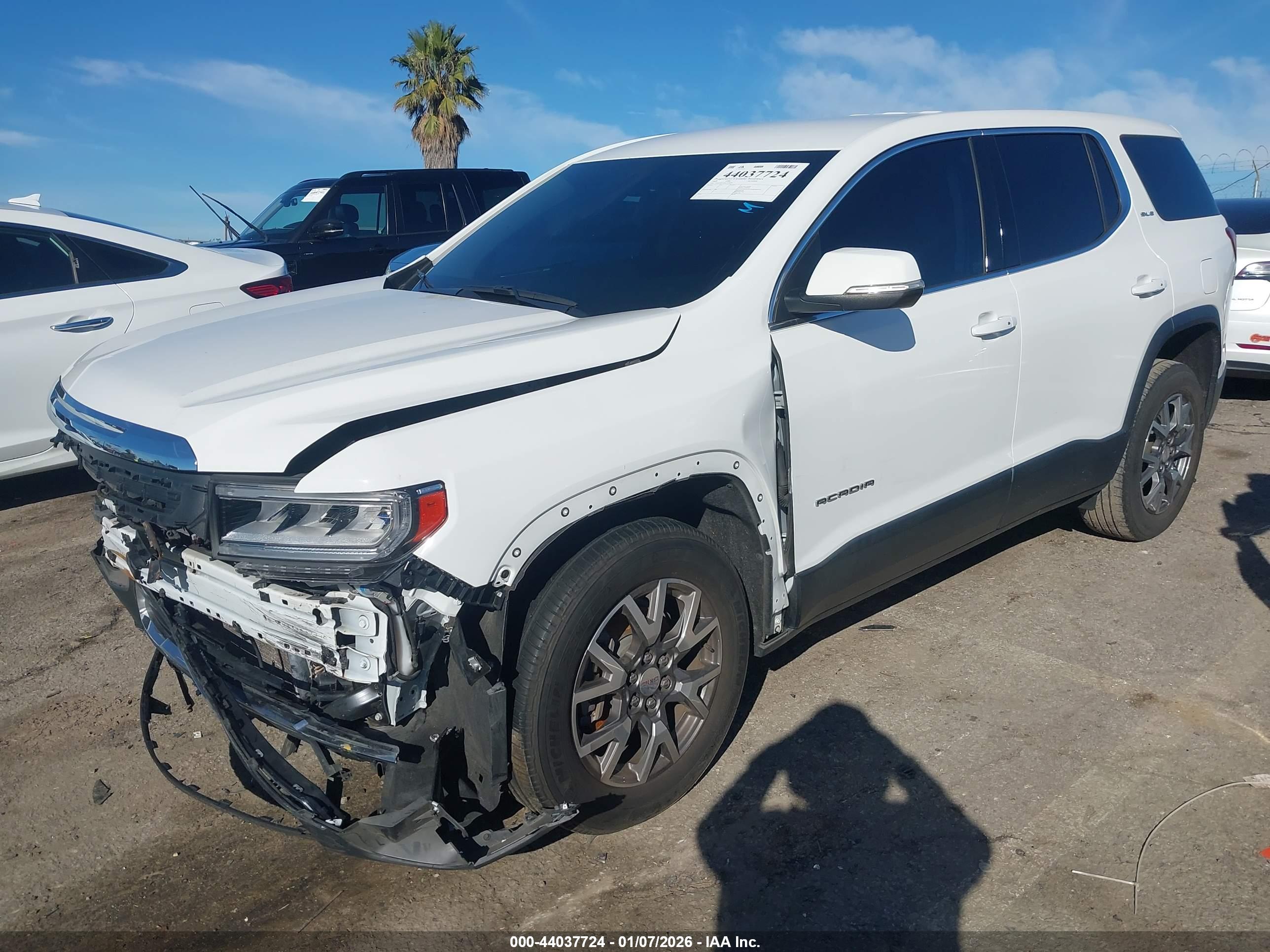 GMC ACADIA image 2