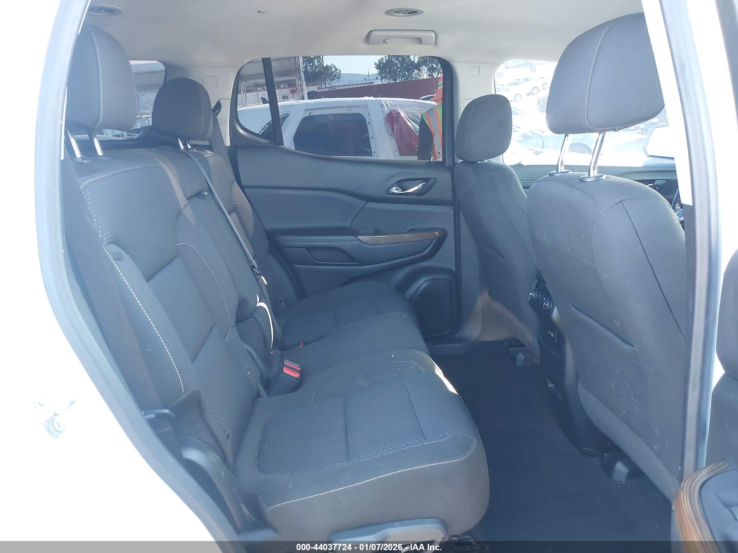 GMC ACADIA image 8