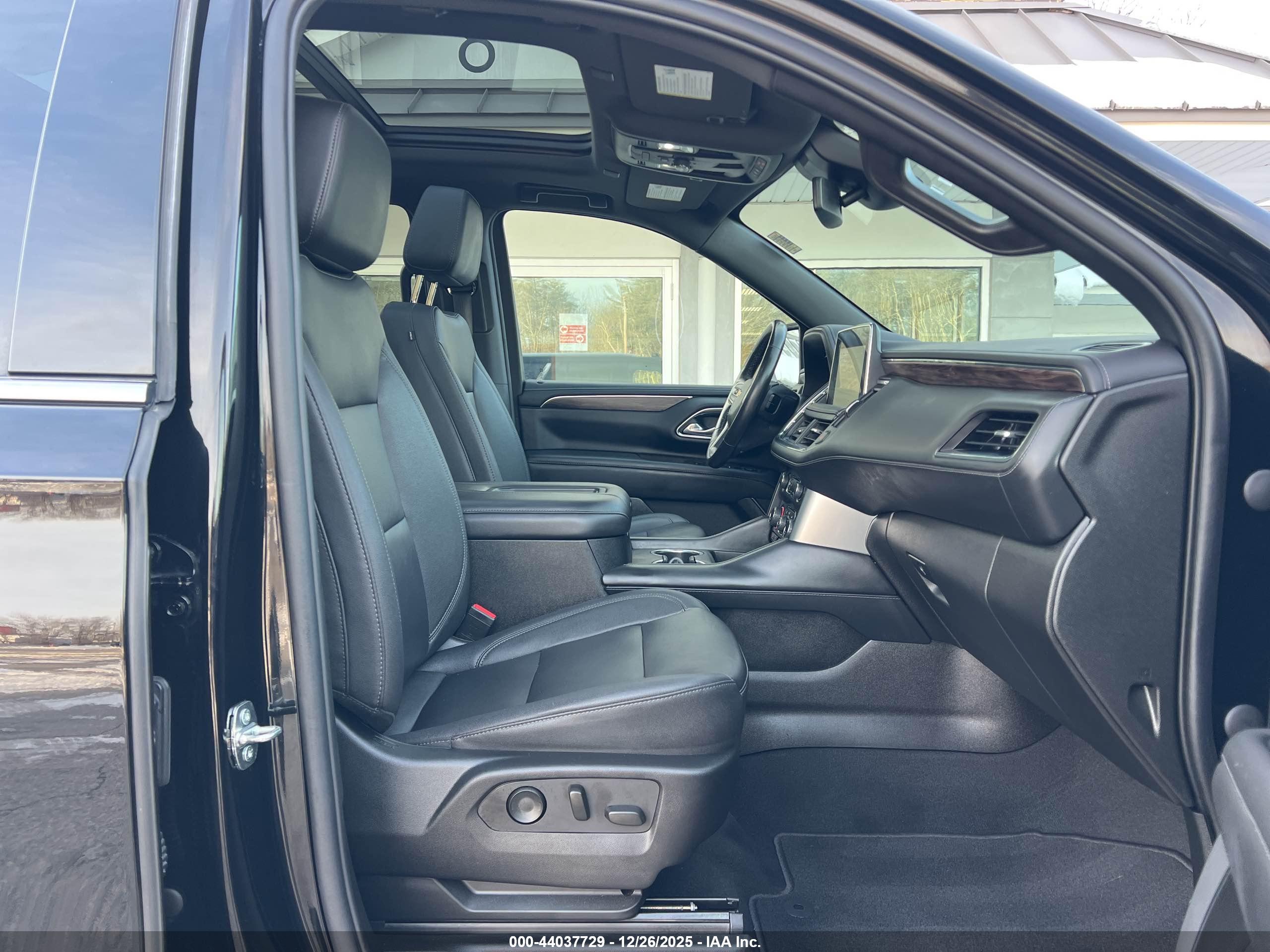 CHEVROLET TAHOE image 5