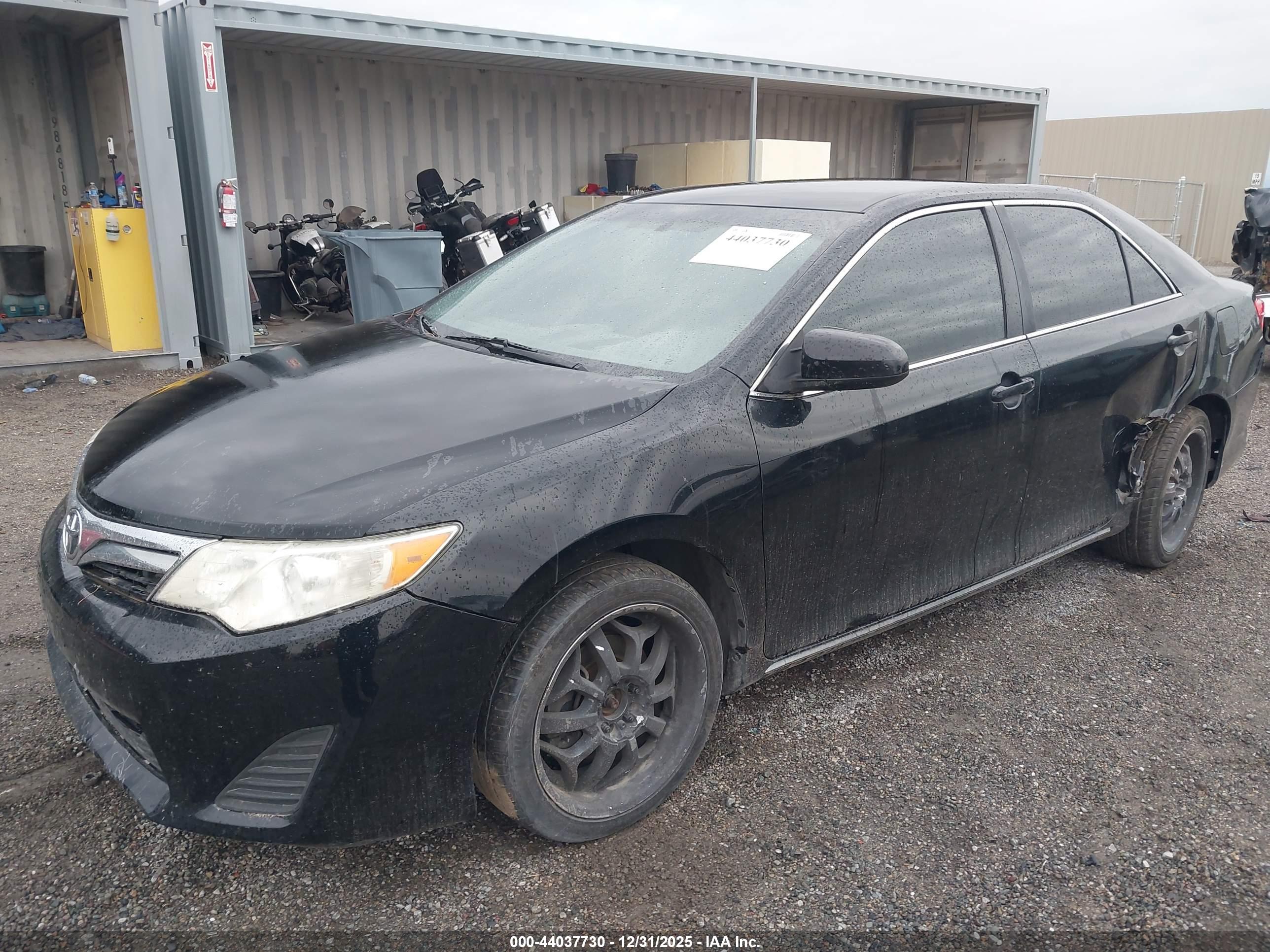 TOYOTA CAMRY image 2