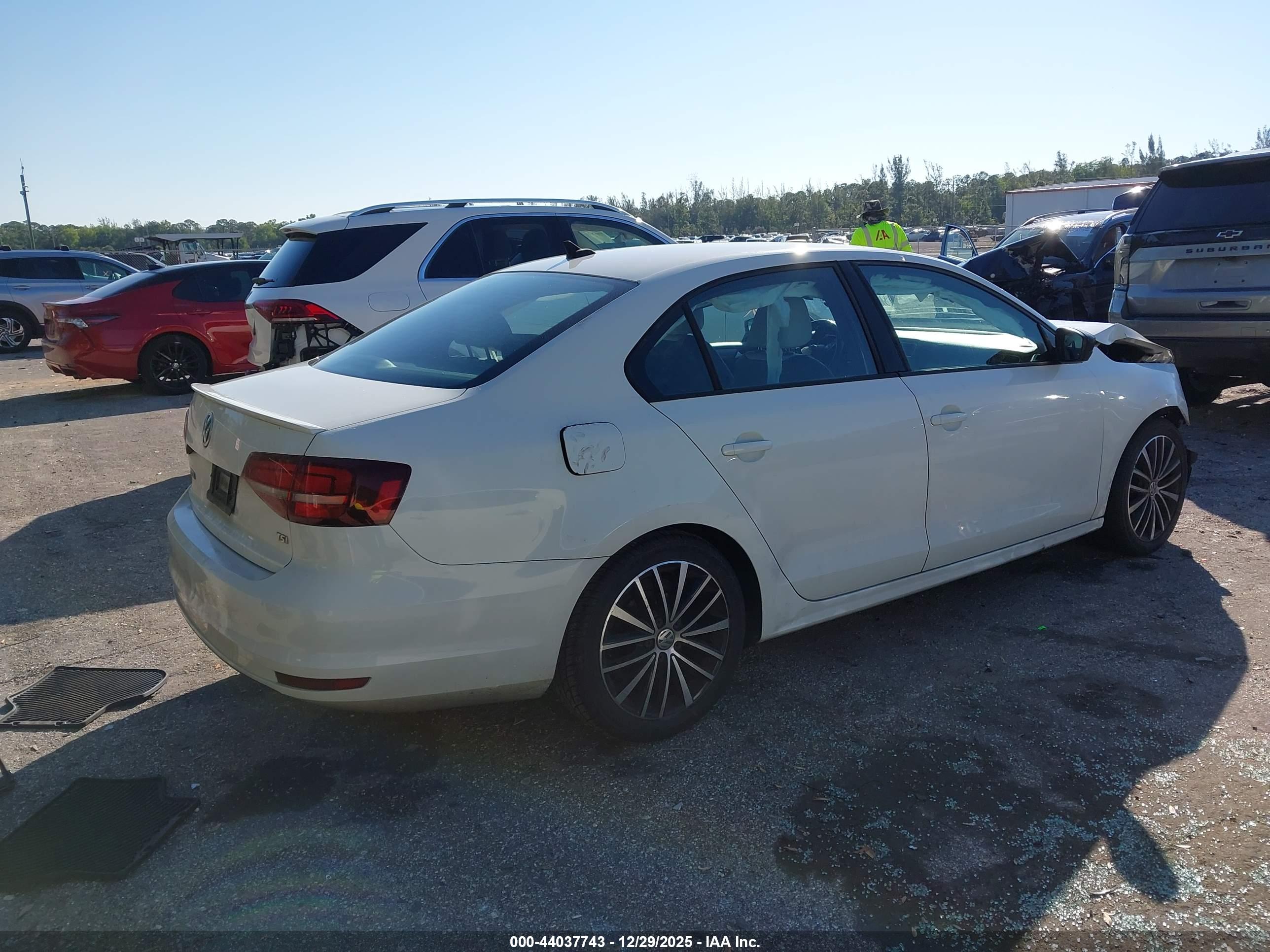 VOLKSWAGEN JETTA image 4