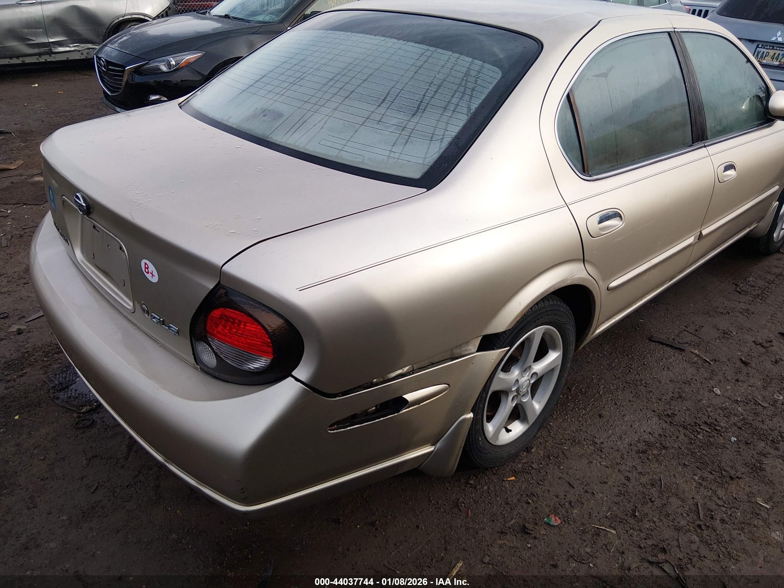 NISSAN MAXIMA image 4