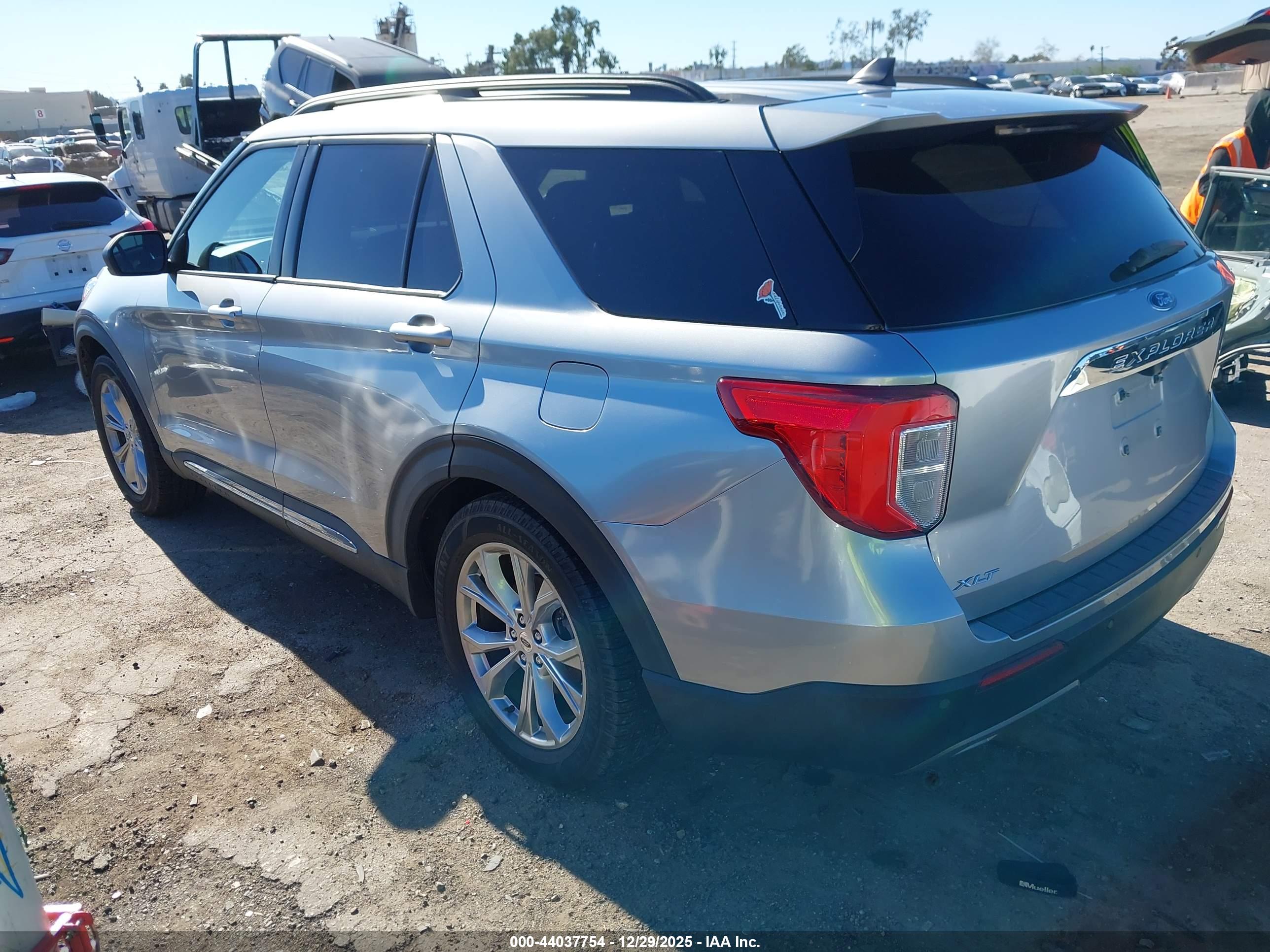 FORD EXPLORER image 3