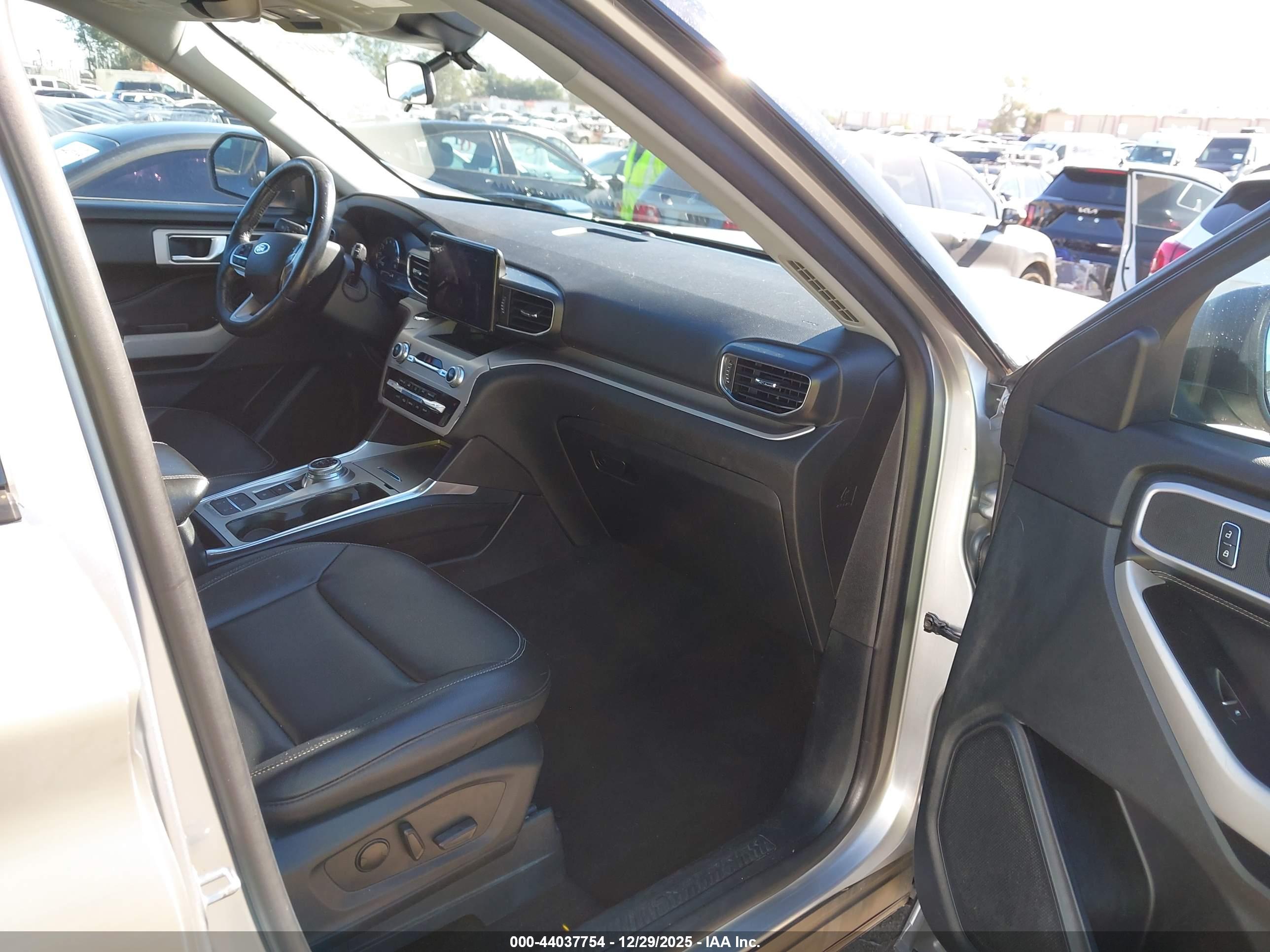 FORD EXPLORER image 5