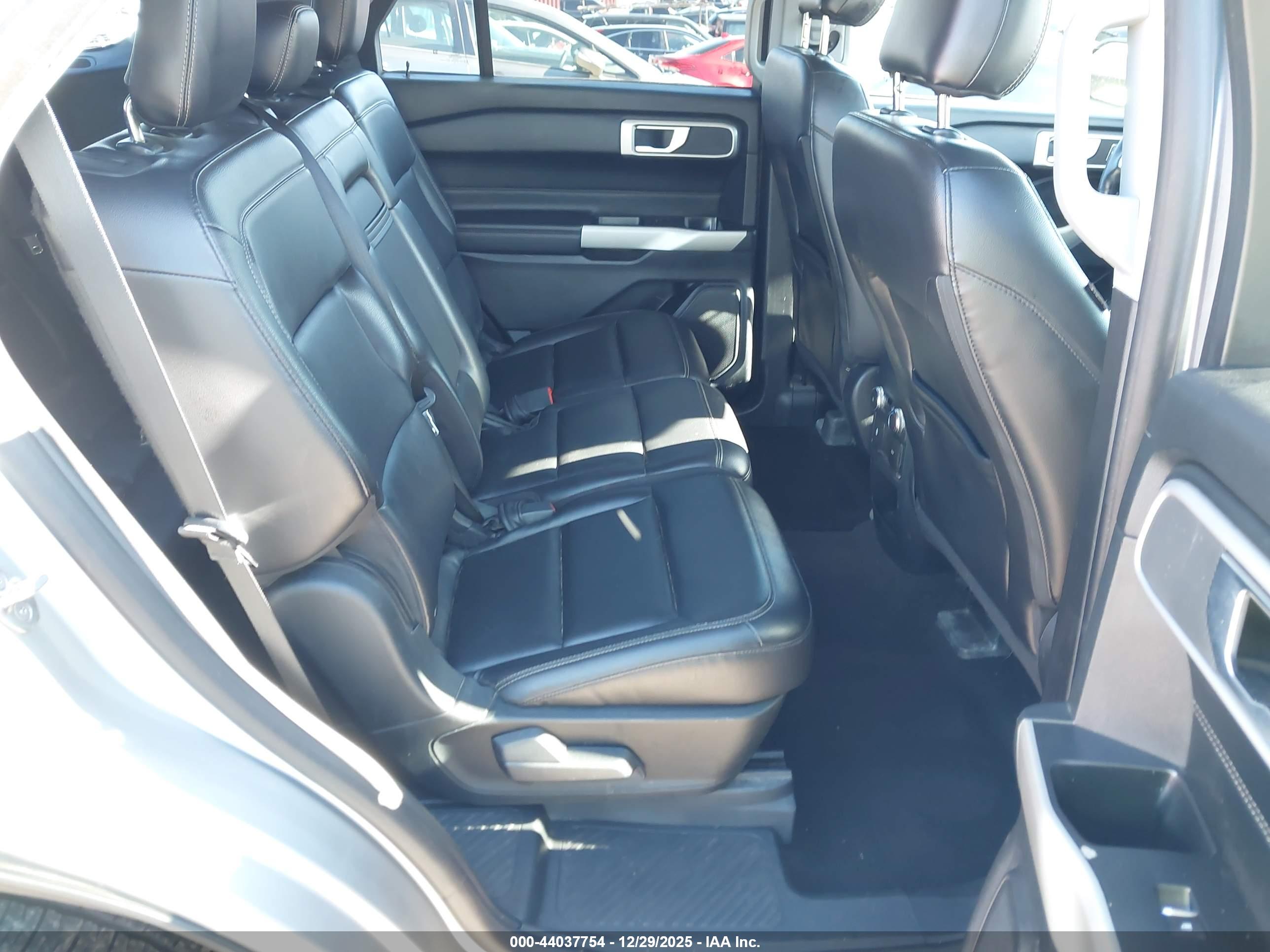 FORD EXPLORER image 8