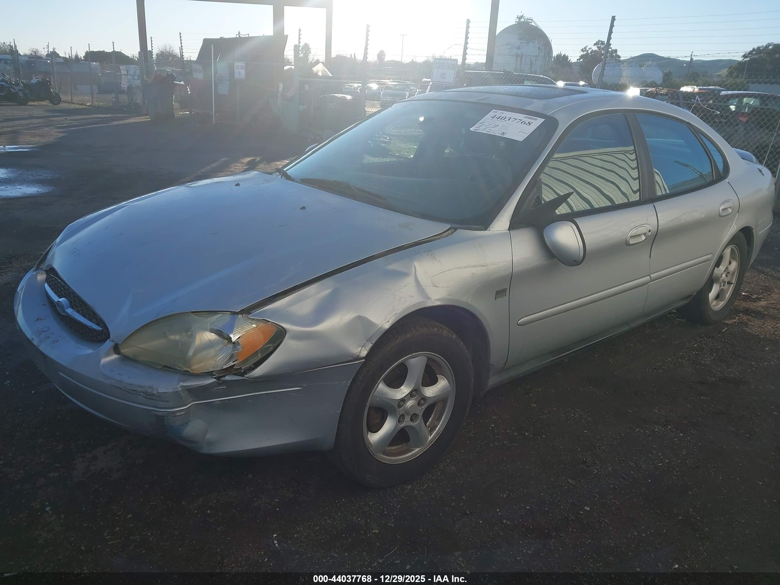 FORD TAURUS image 2