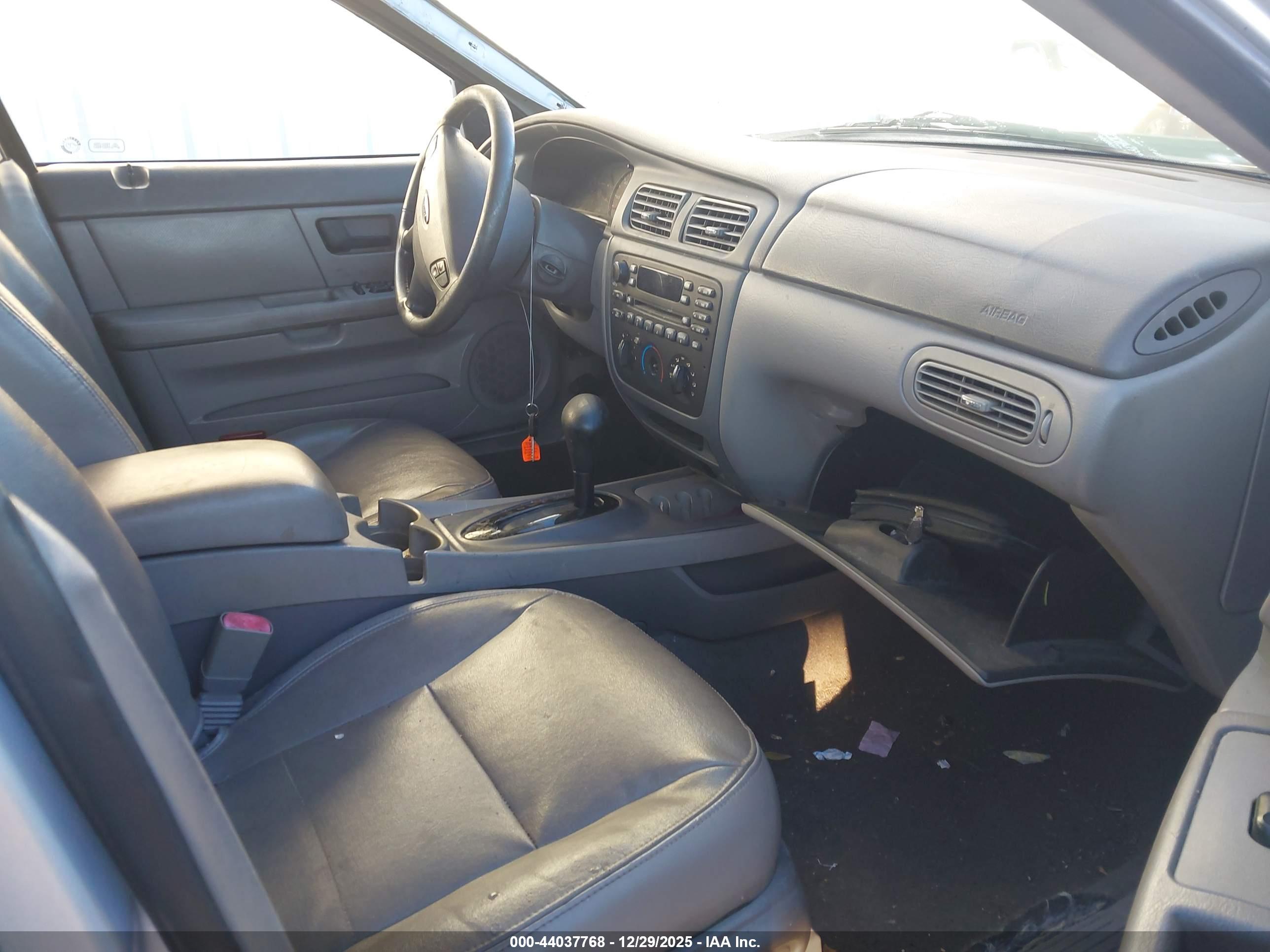 FORD TAURUS image 5