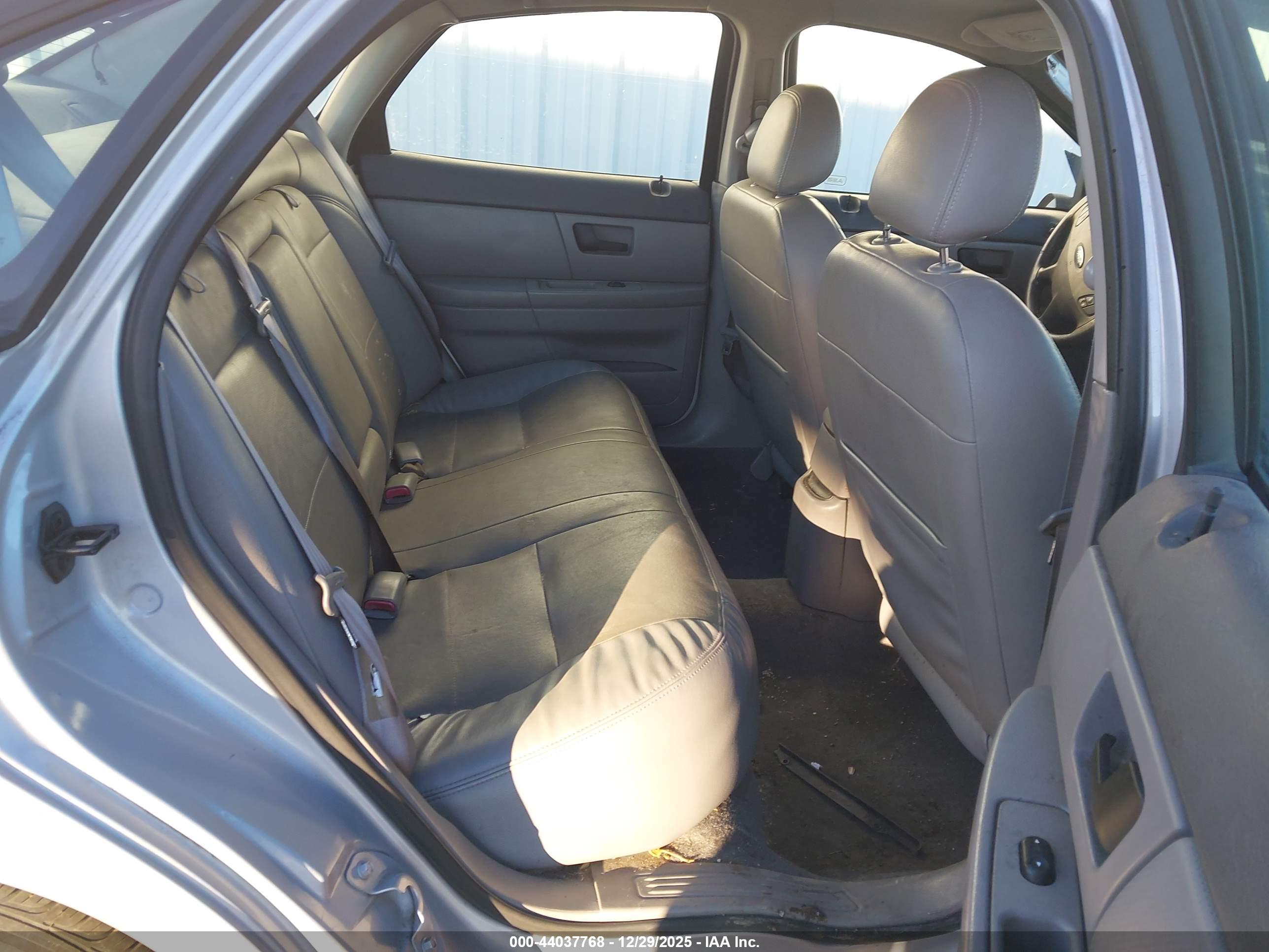 FORD TAURUS image 8