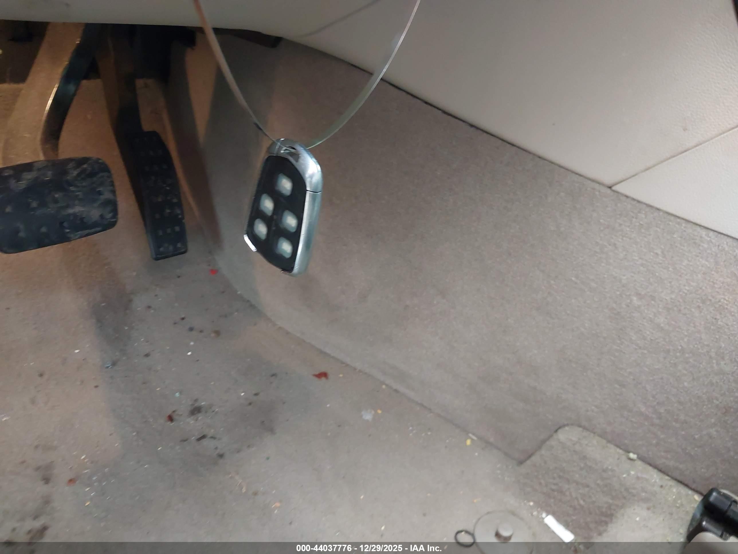CADILLAC SRX image 11